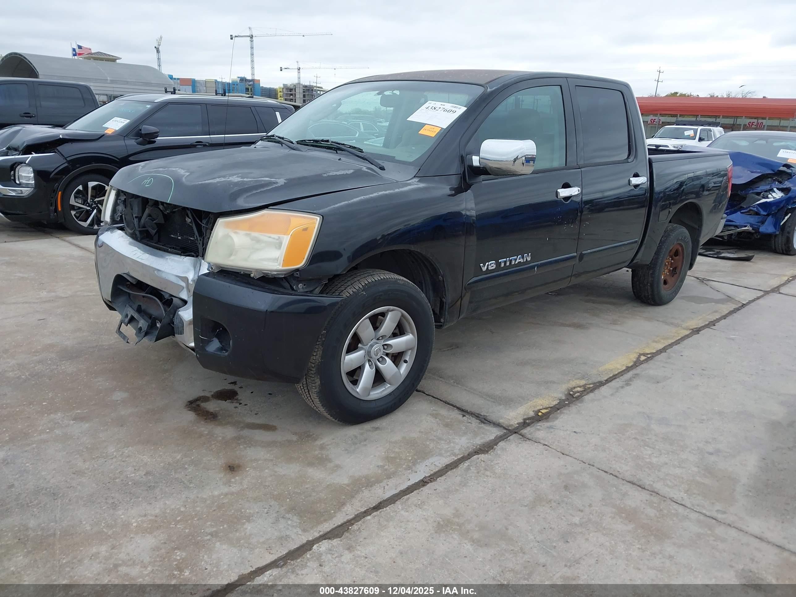 NISSAN TITAN image 2