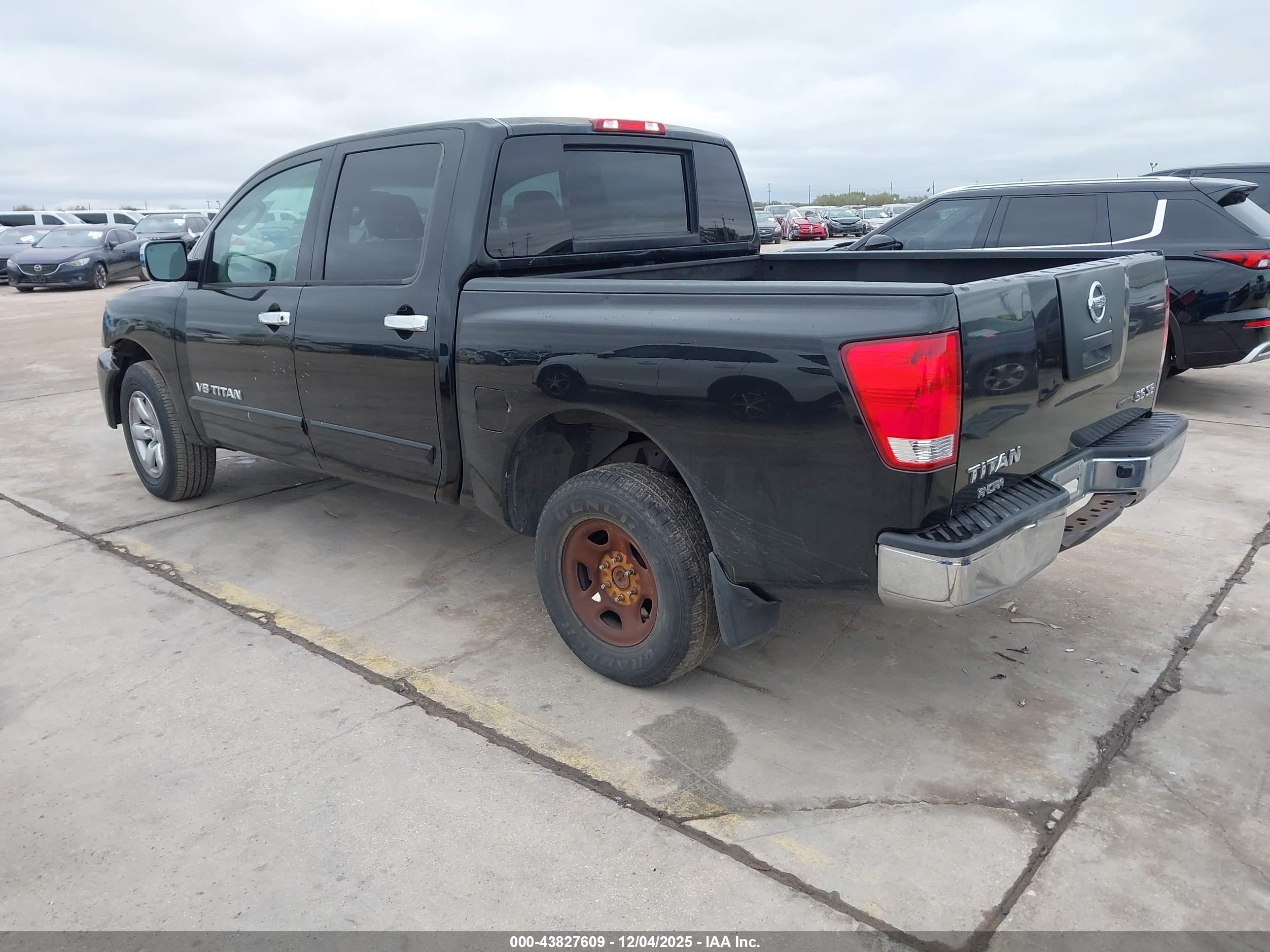 NISSAN TITAN image 3