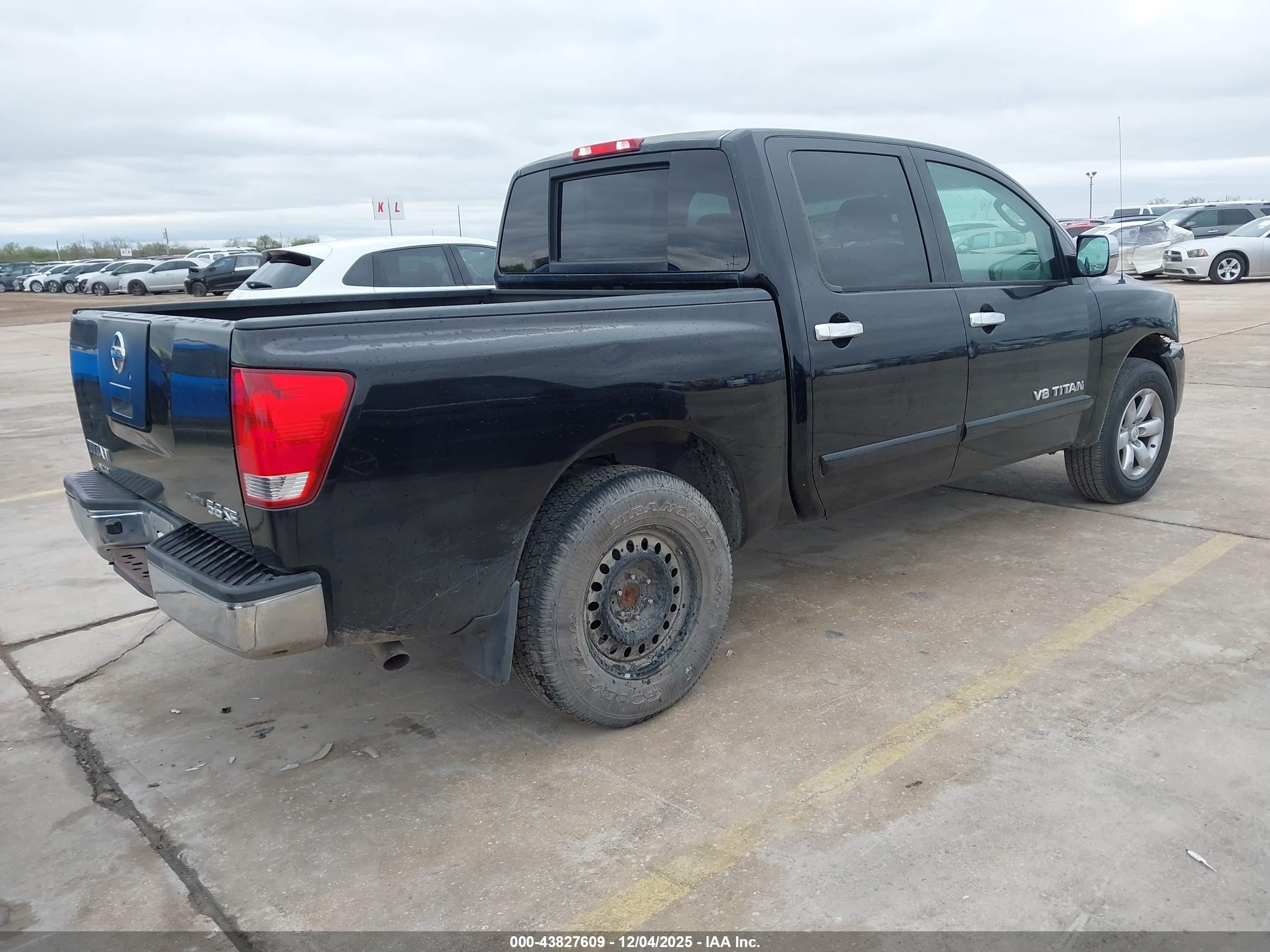 NISSAN TITAN image 4