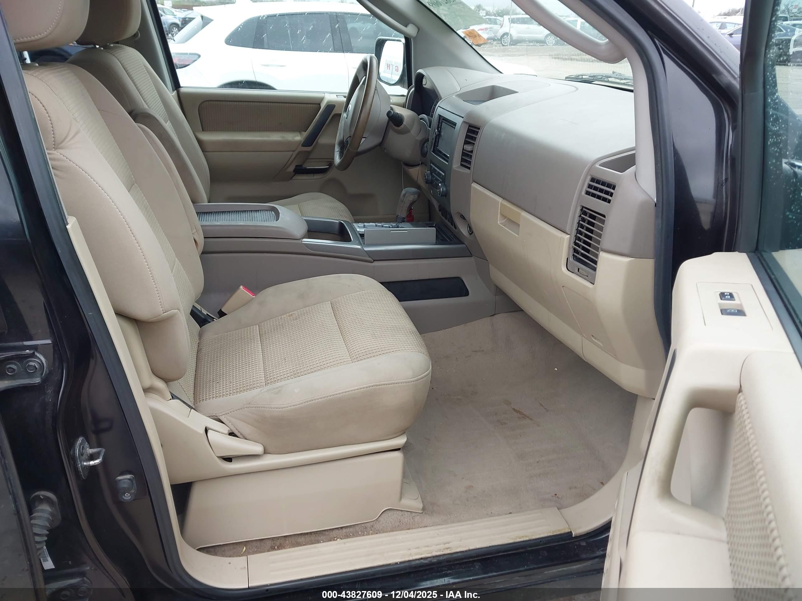 NISSAN TITAN image 5