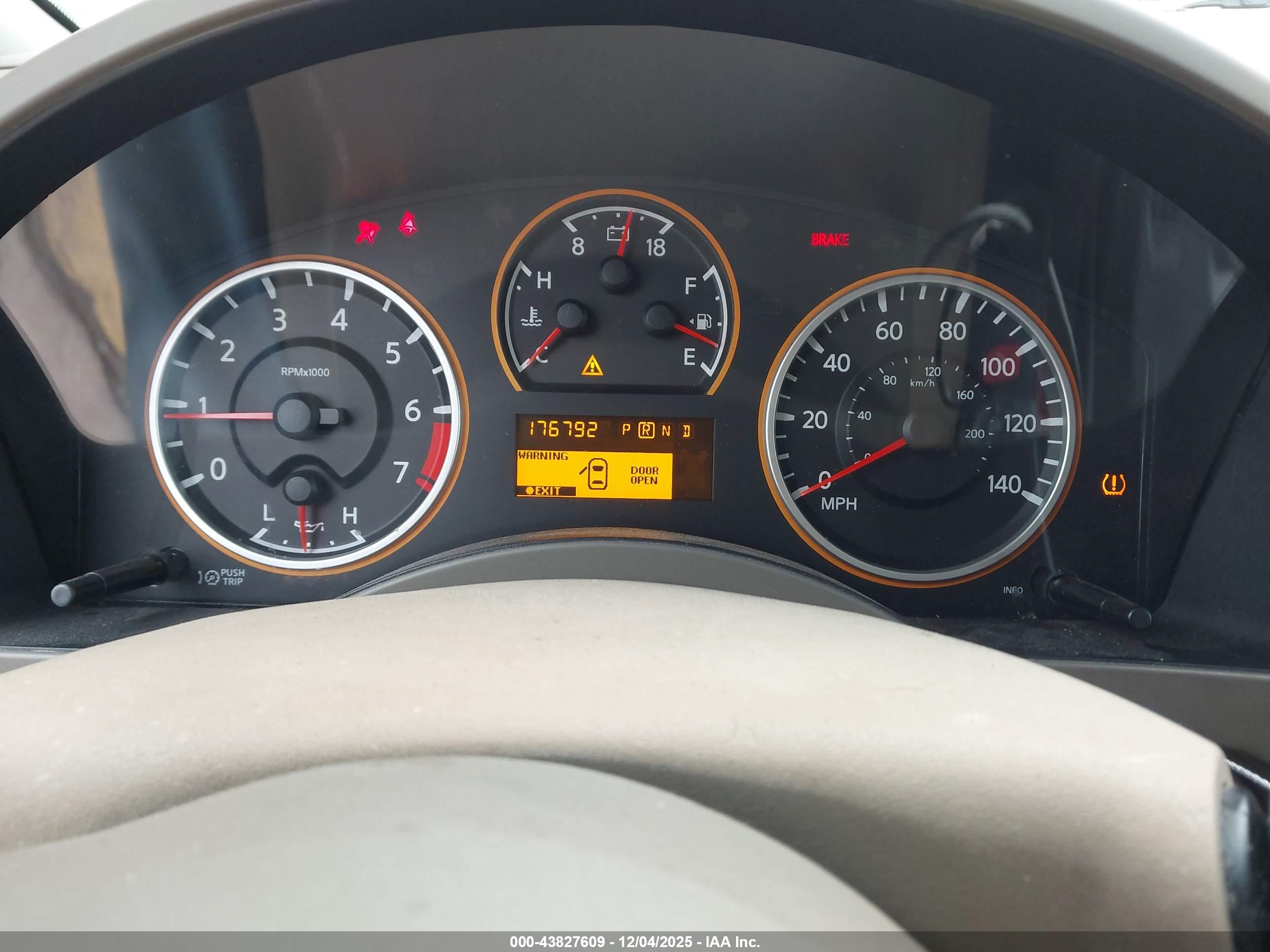 NISSAN TITAN image 7