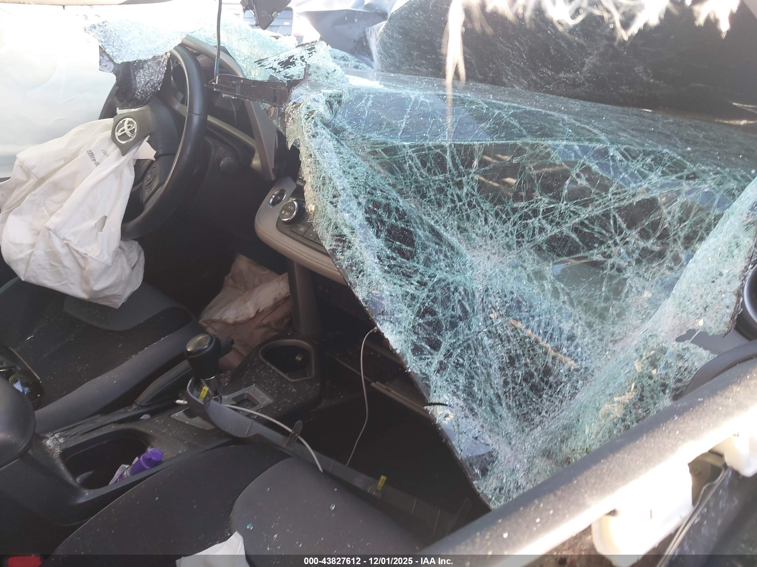 TOYOTA RAV4 image 5