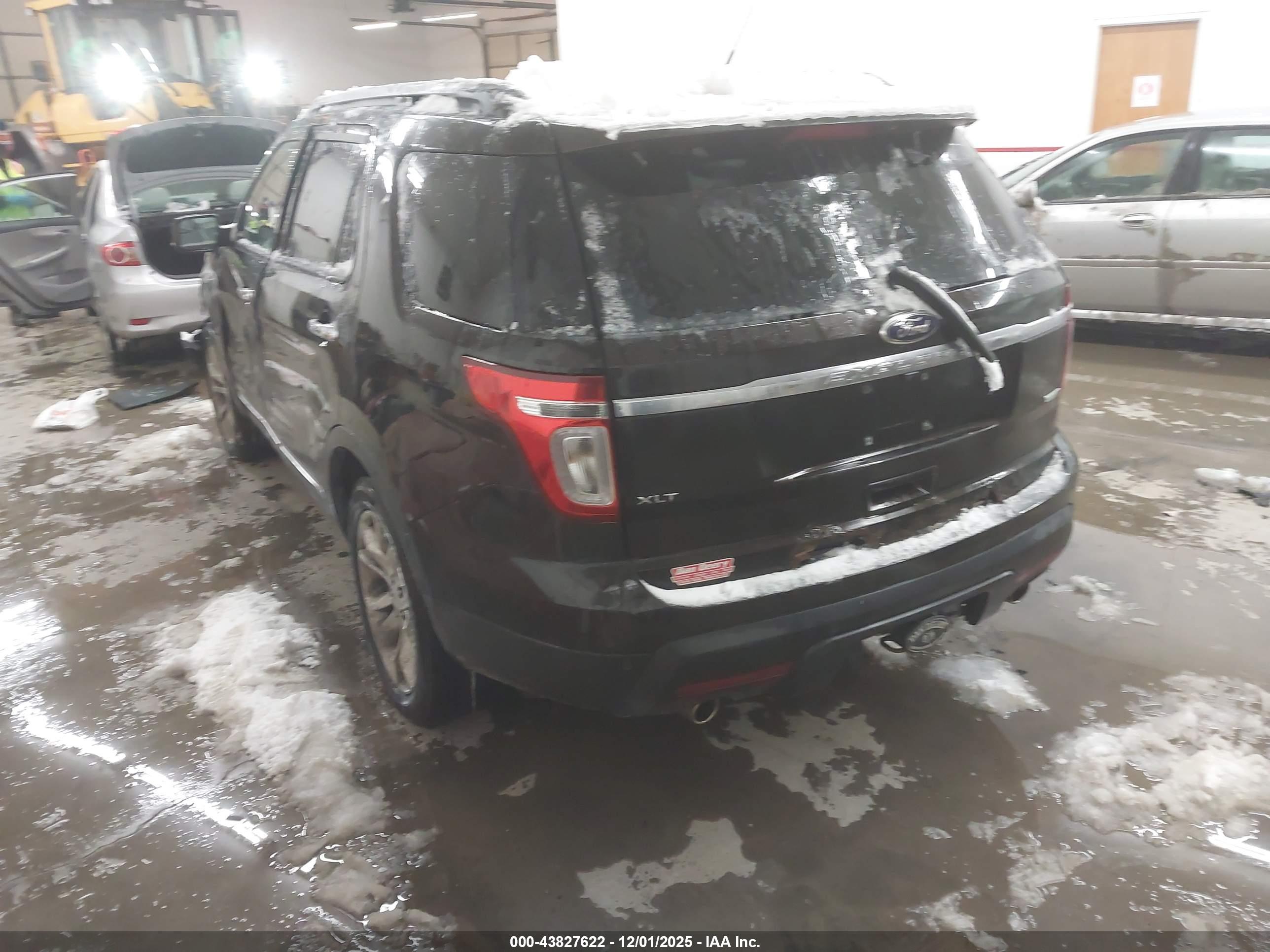 FORD EXPLORER image 3