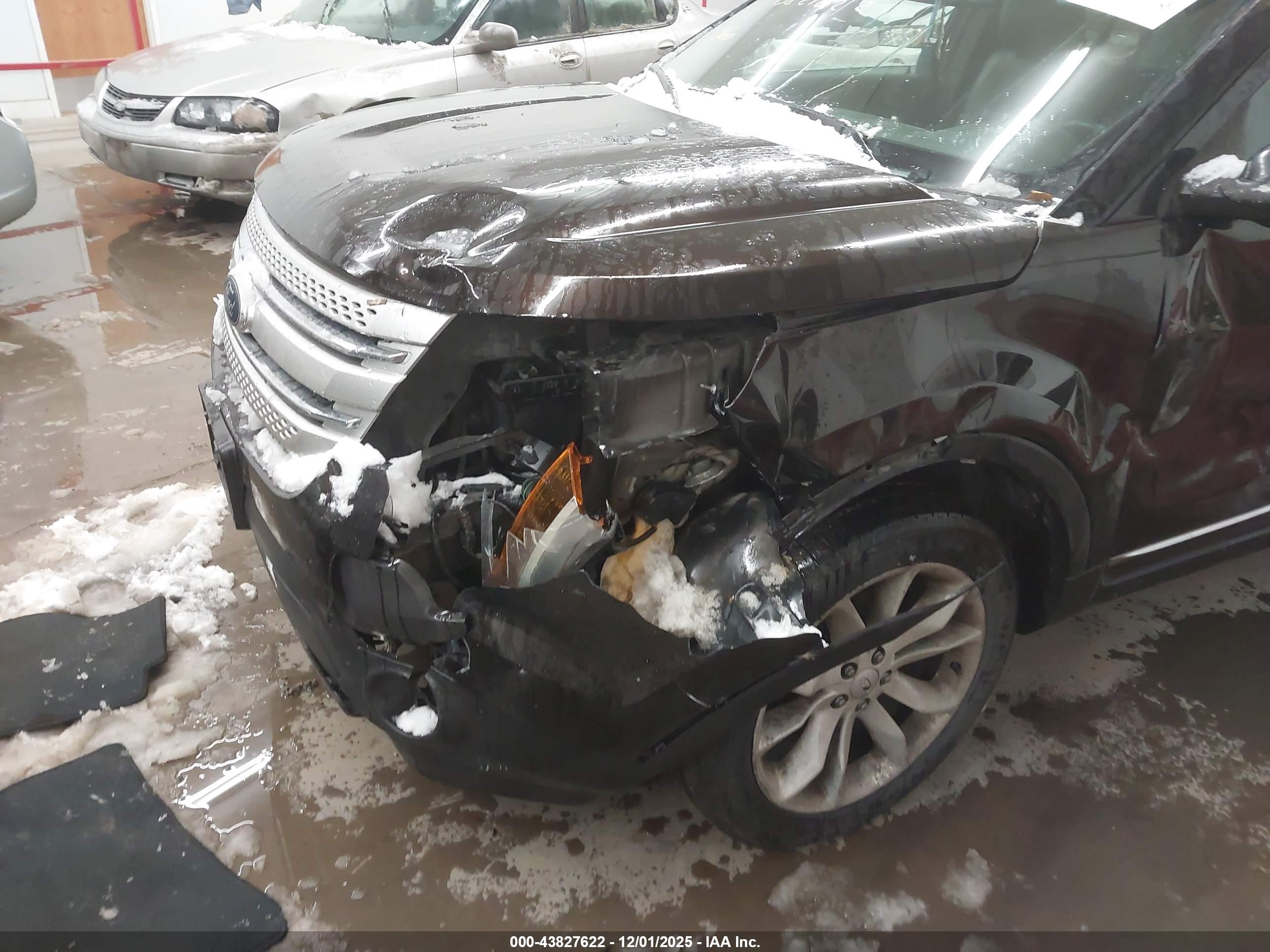 FORD EXPLORER image 6