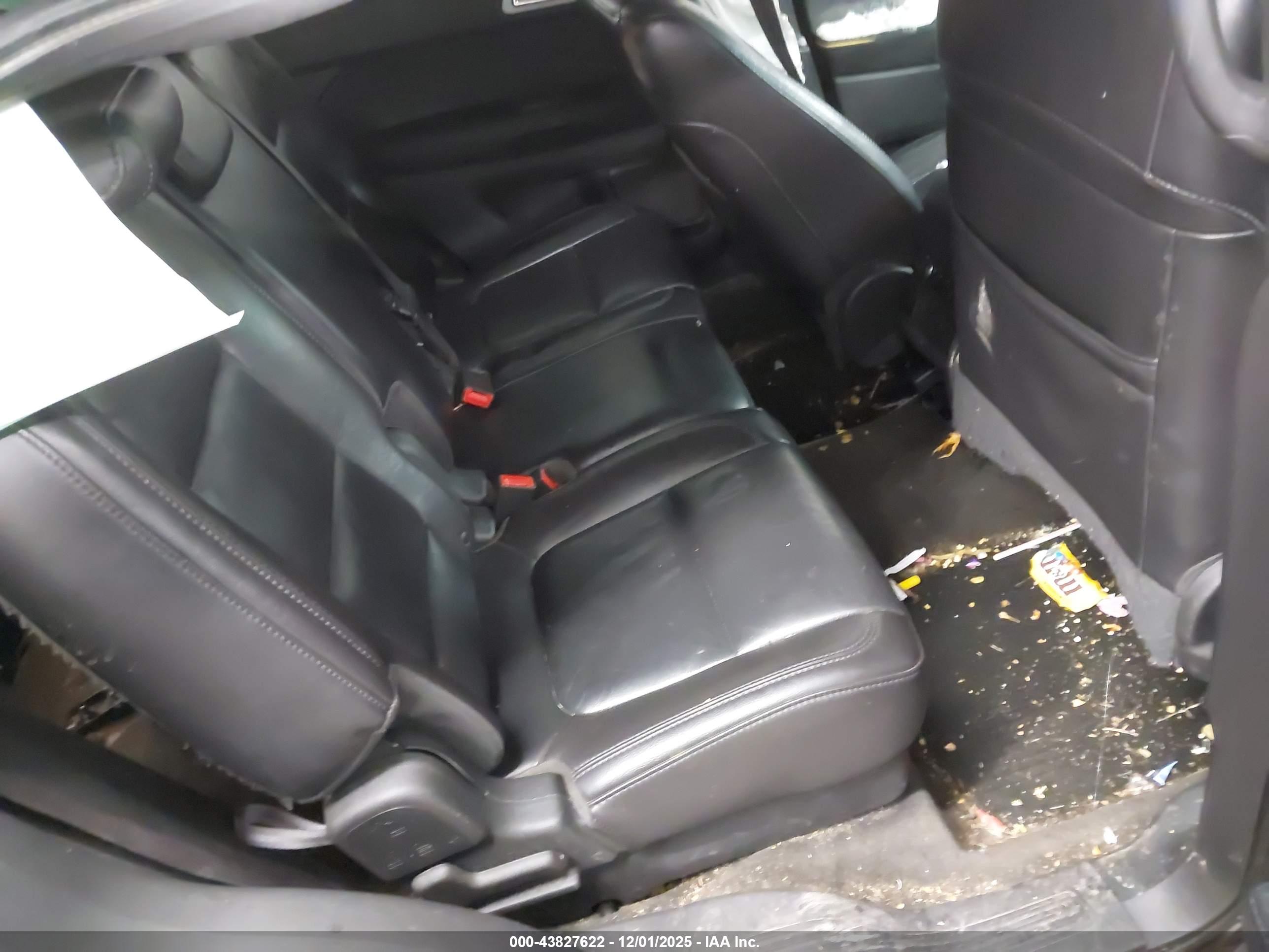 FORD EXPLORER image 8