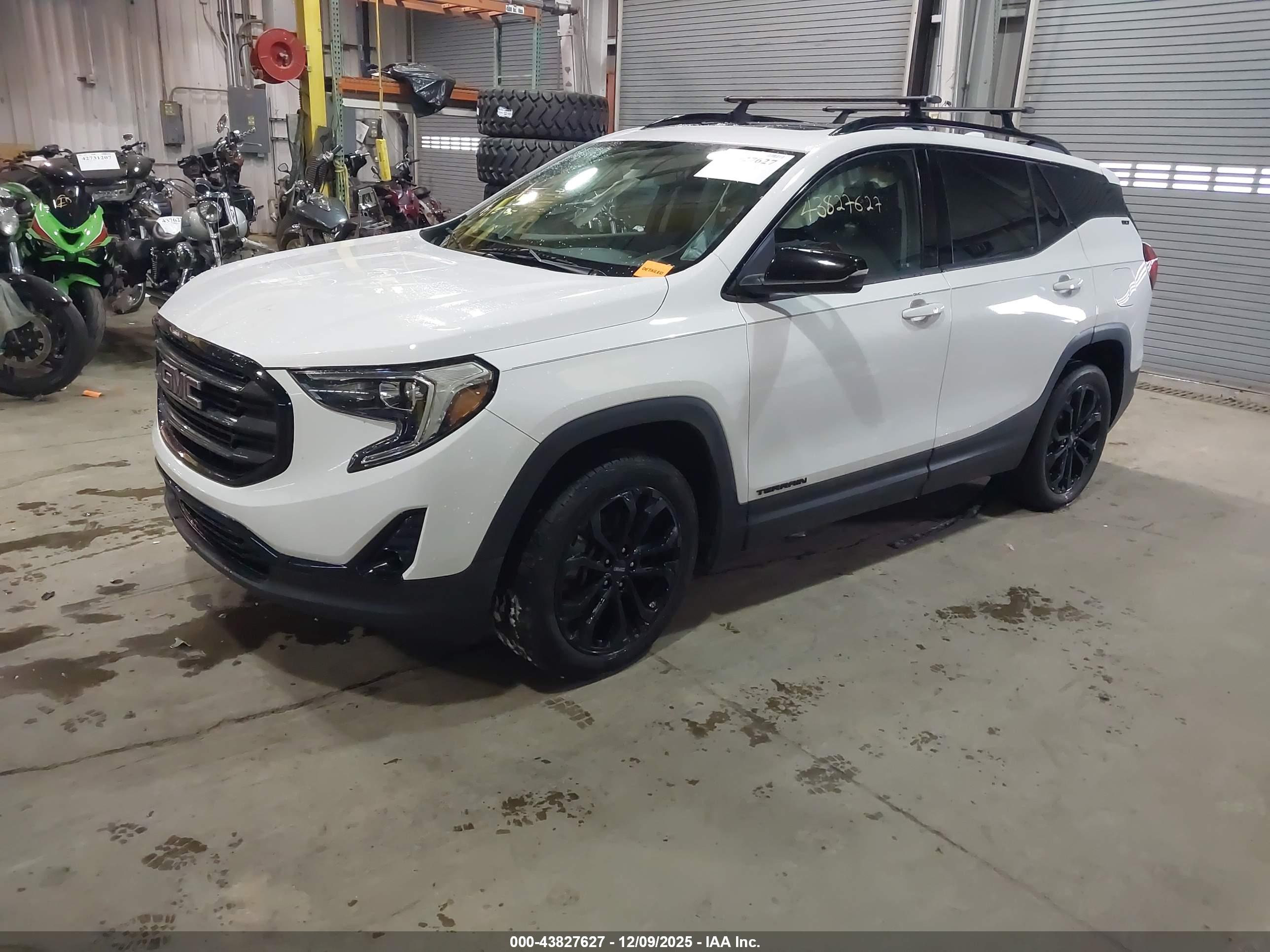 GMC TERRAIN image 2