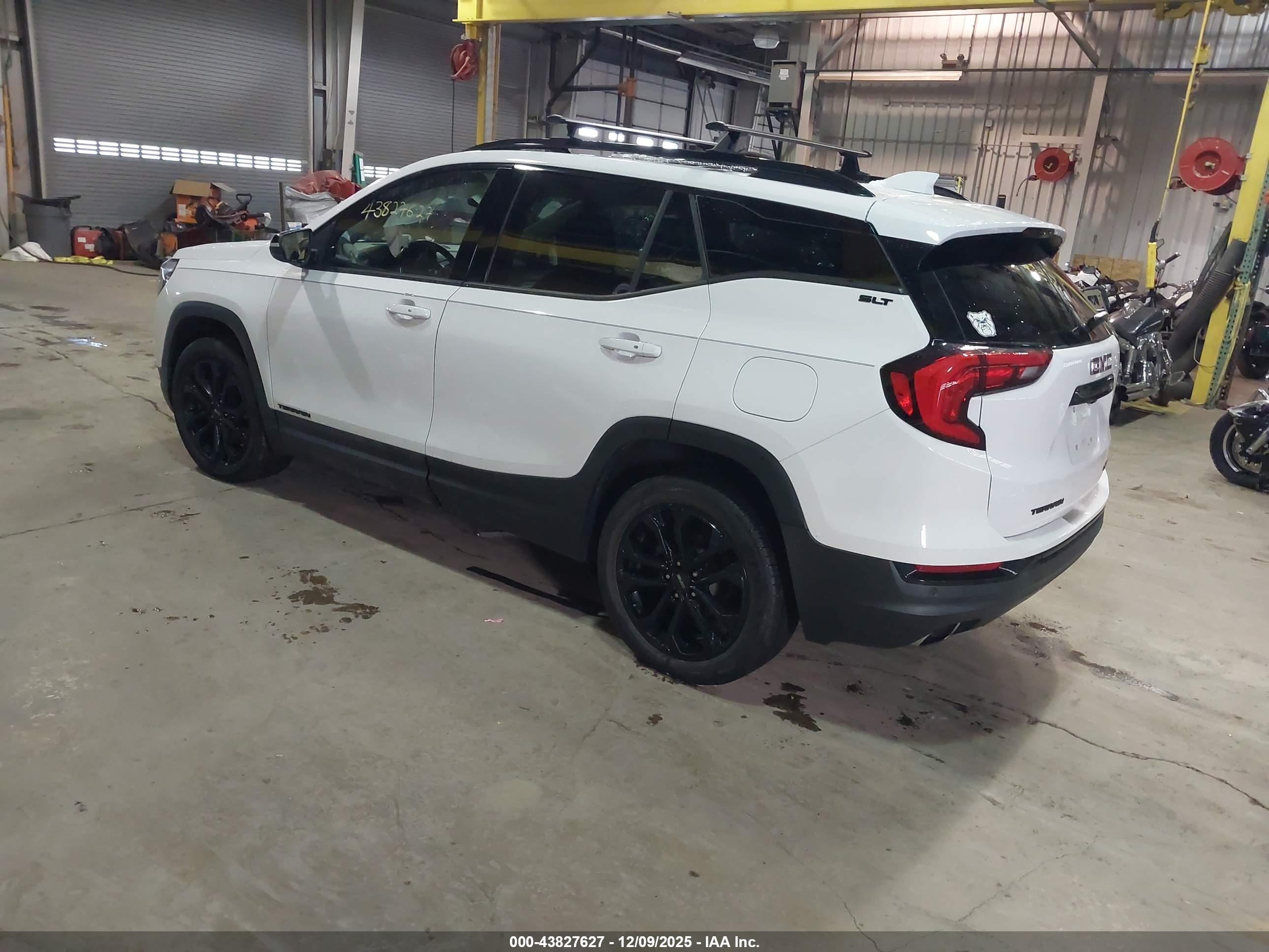 GMC TERRAIN image 3