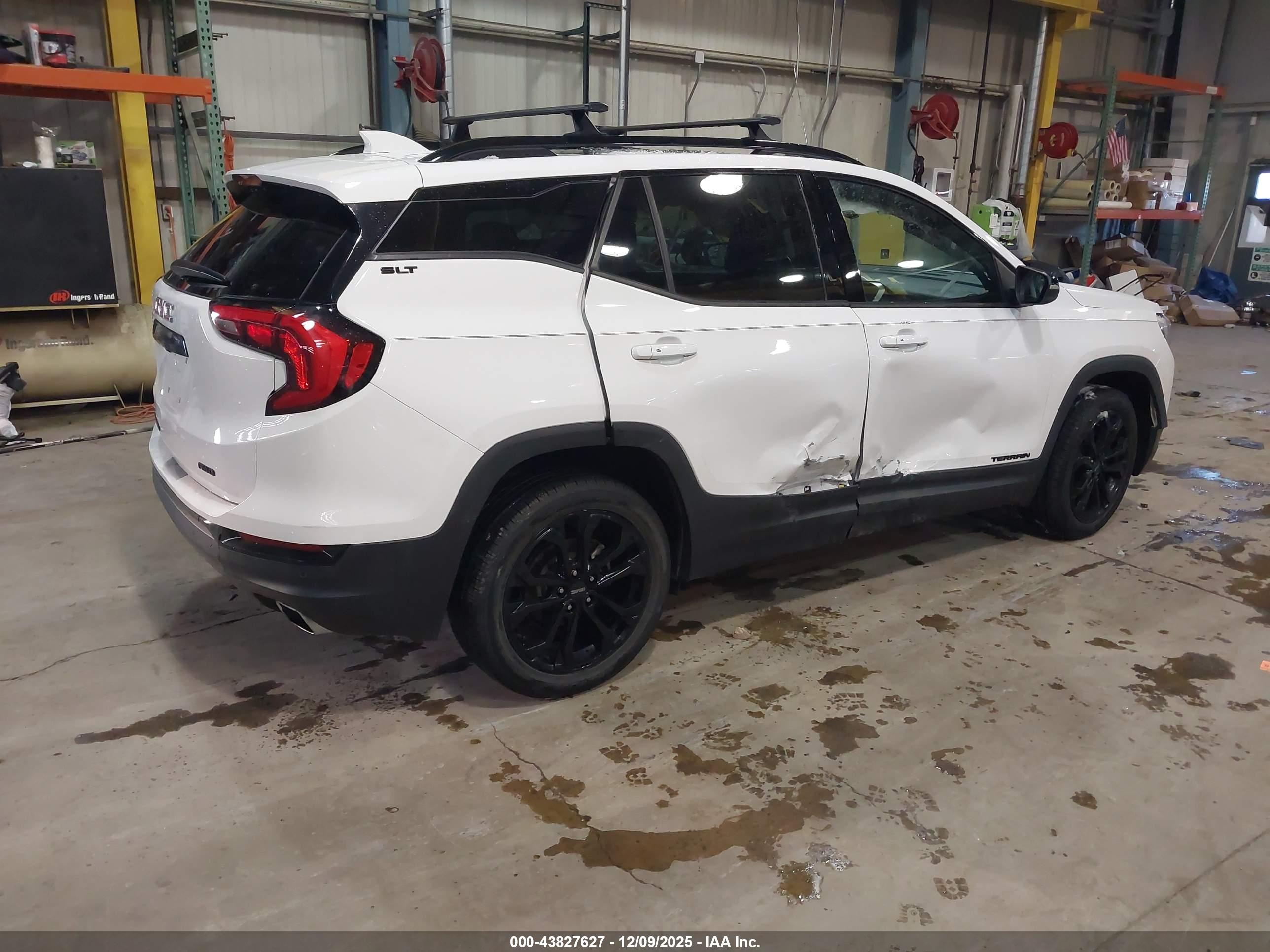 GMC TERRAIN image 4