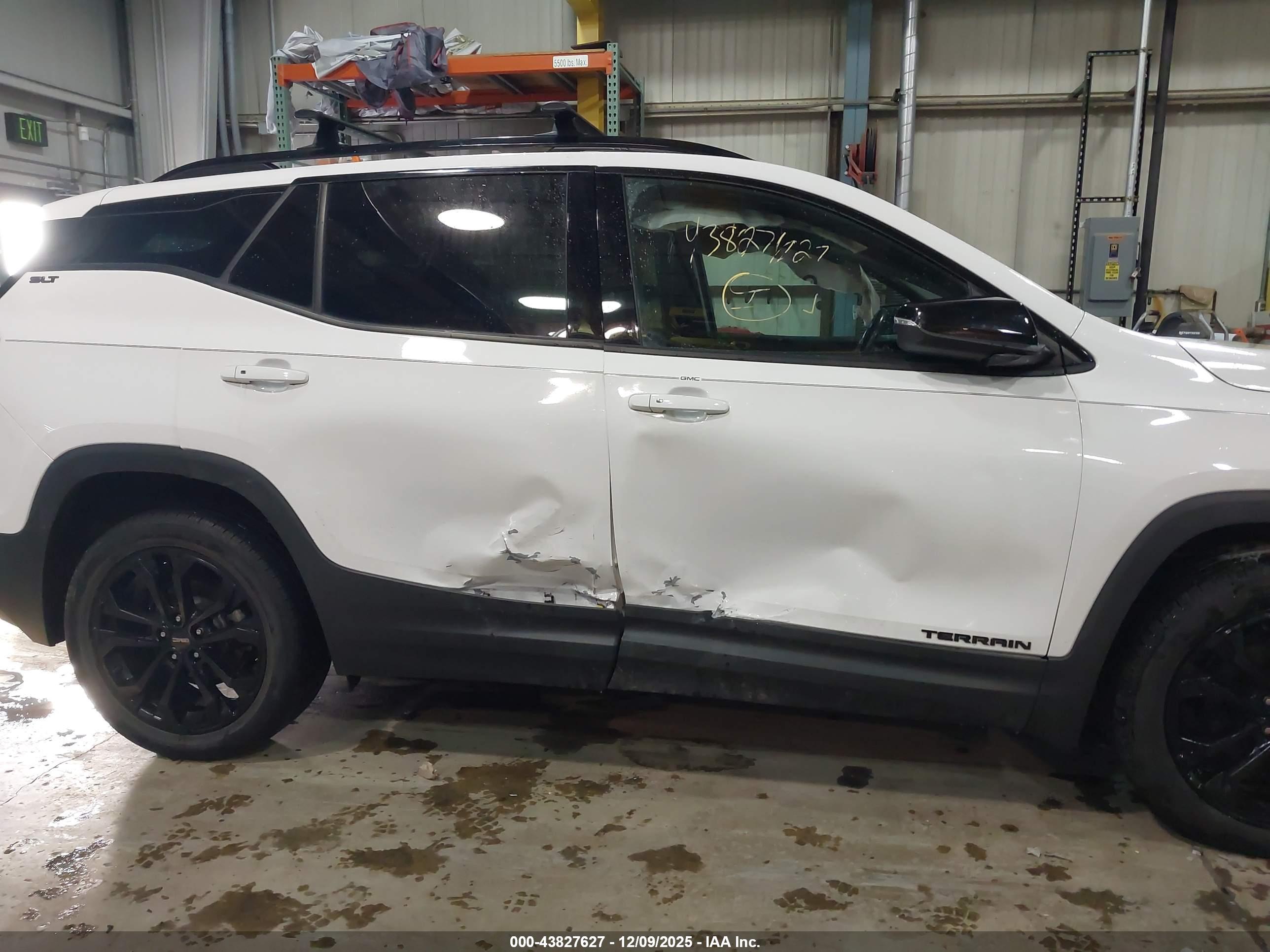 GMC TERRAIN image 6
