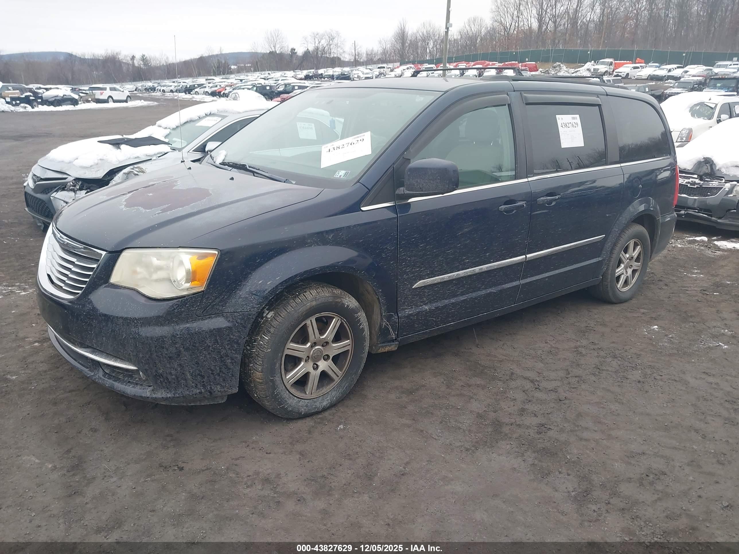 CHRYSLER TOWN image 2