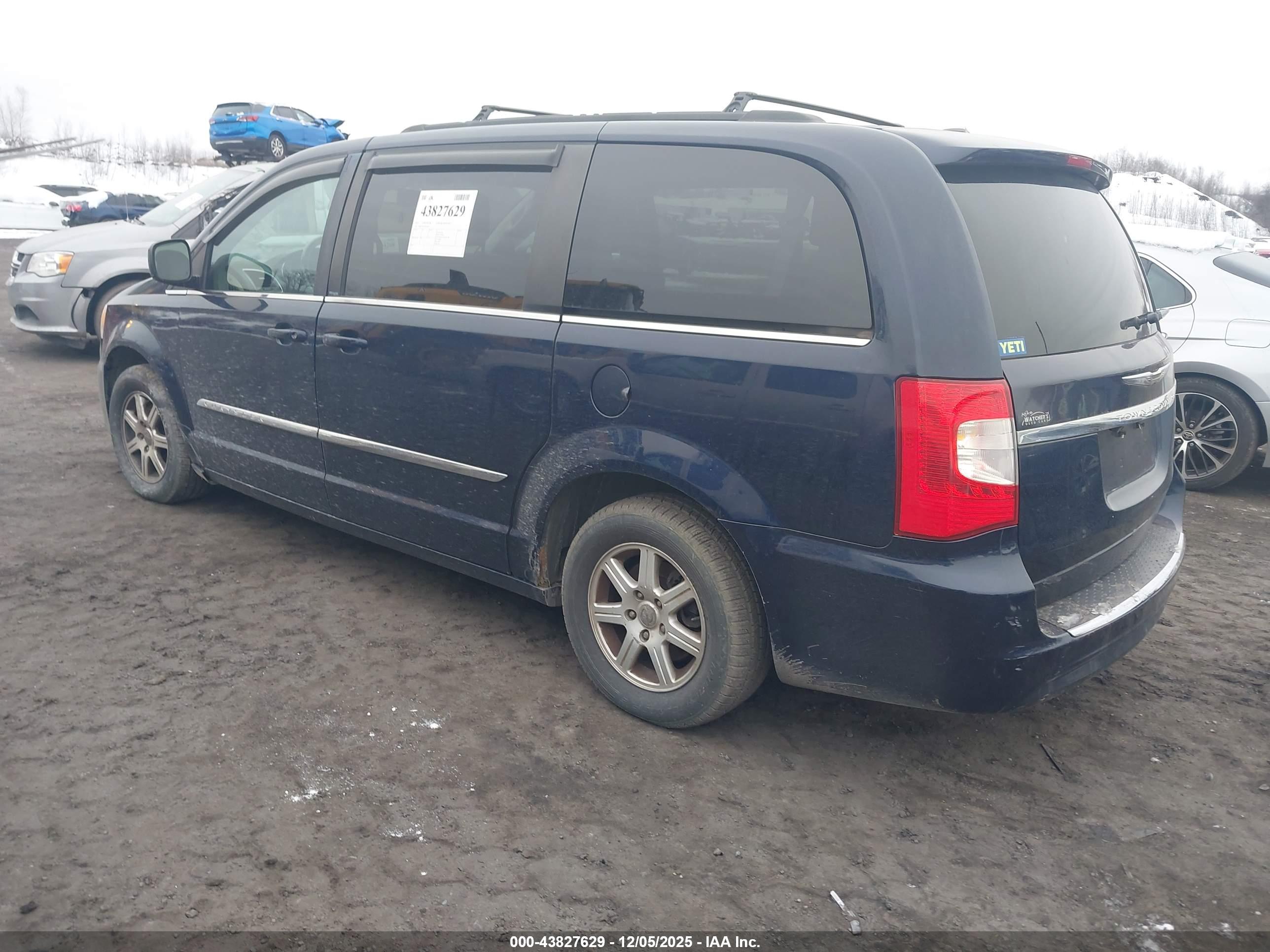 CHRYSLER TOWN image 3
