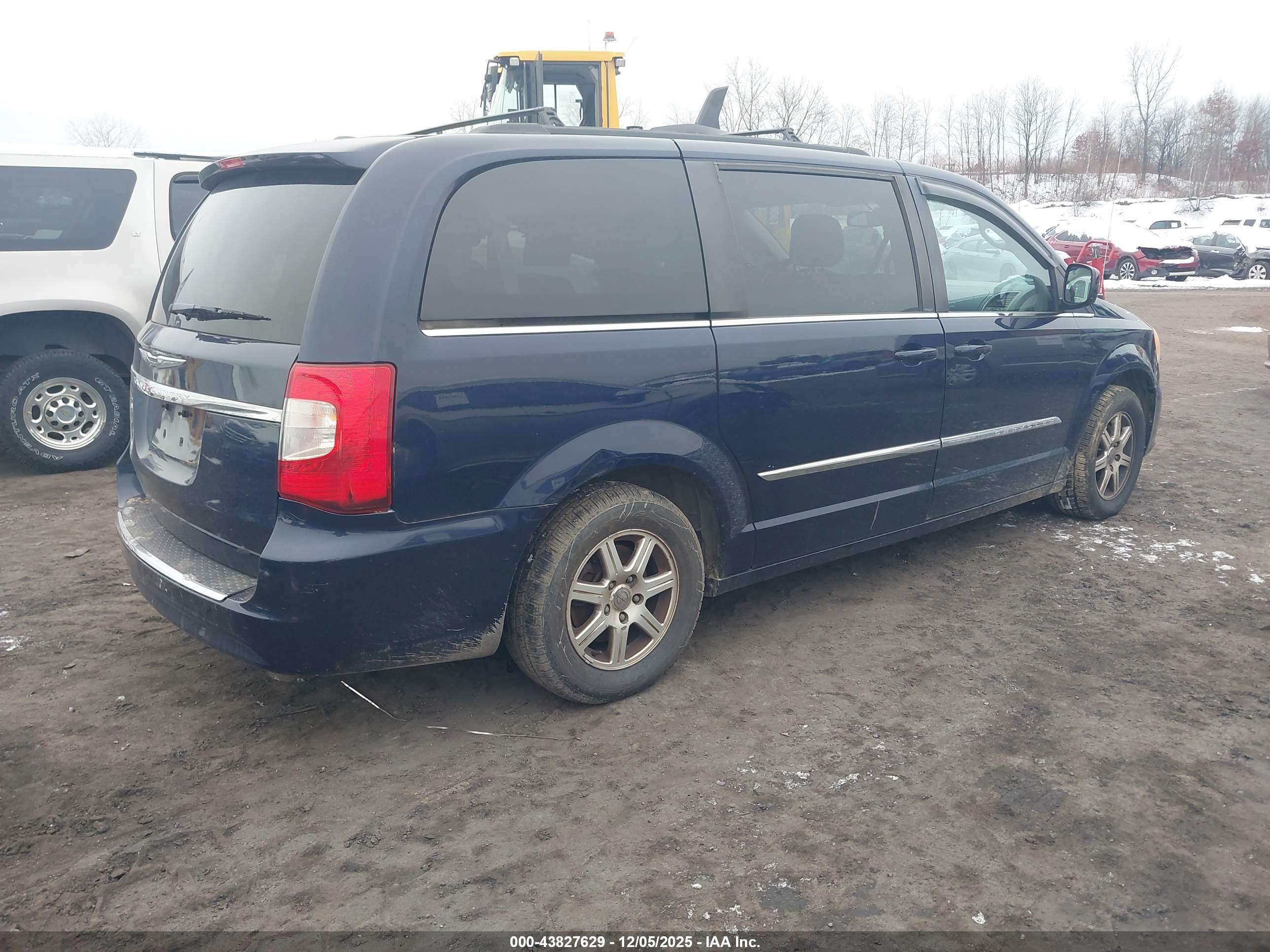 CHRYSLER TOWN image 4