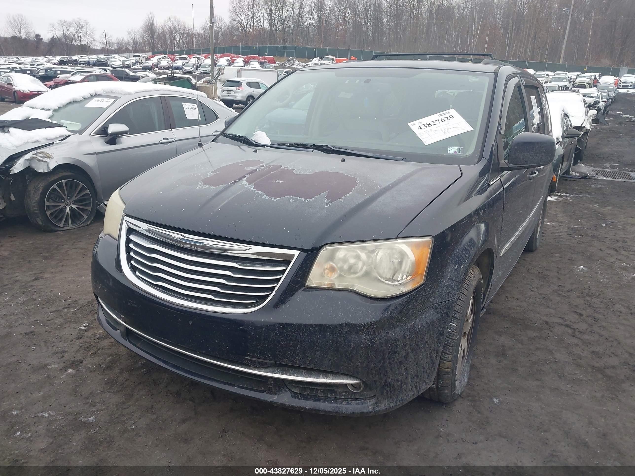 CHRYSLER TOWN image 6