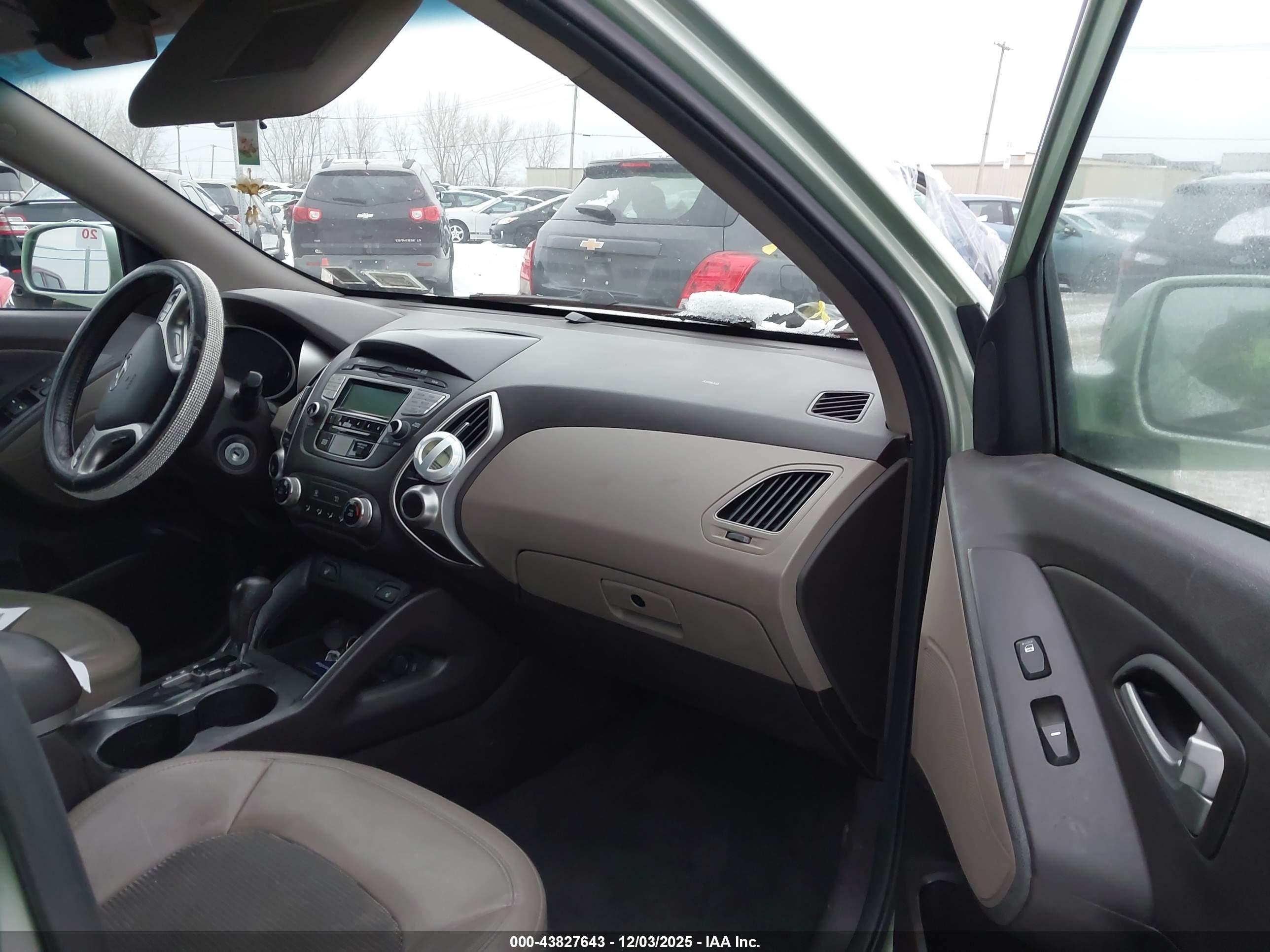 HYUNDAI TUCSON image 5