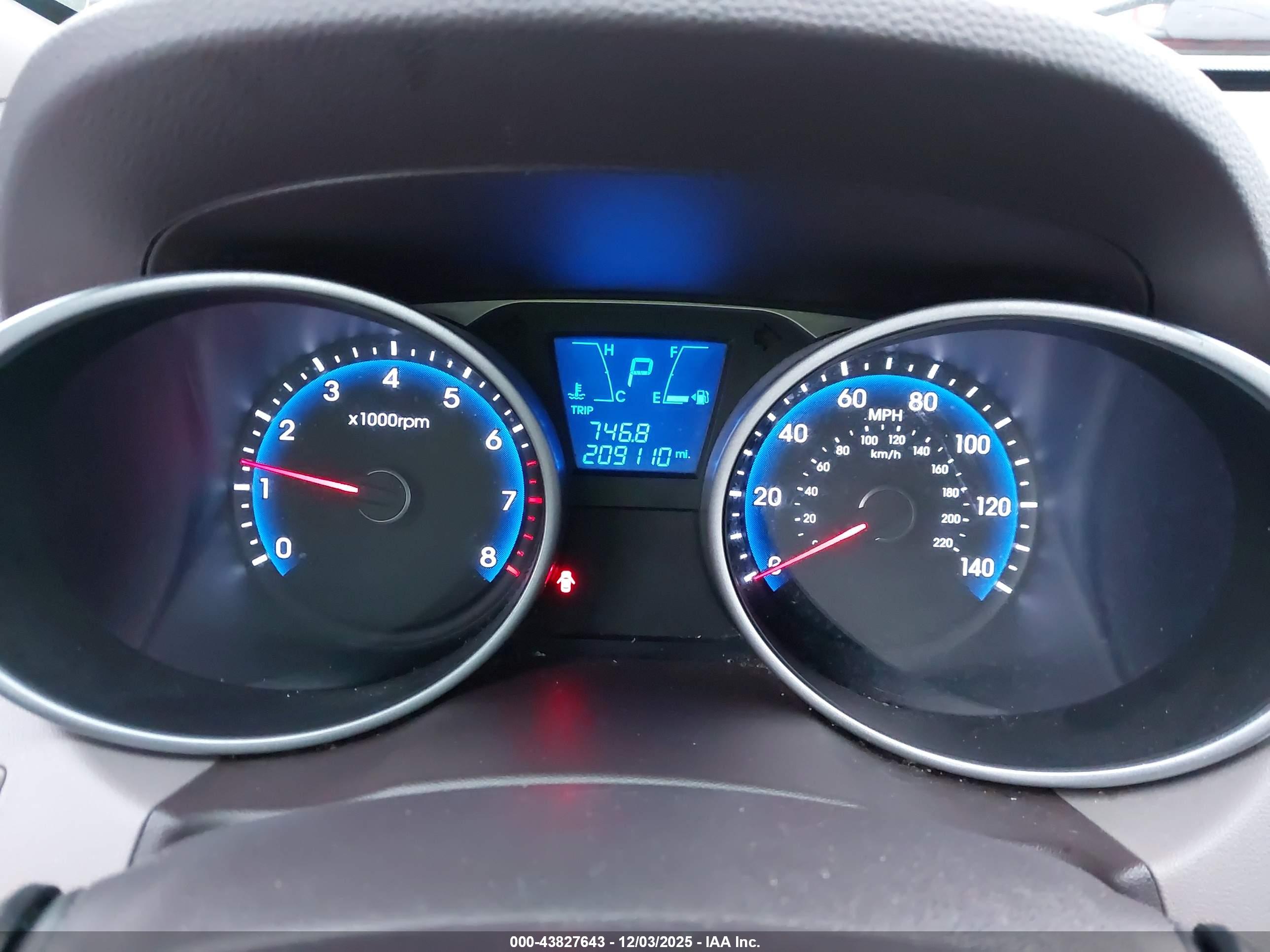 HYUNDAI TUCSON image 7