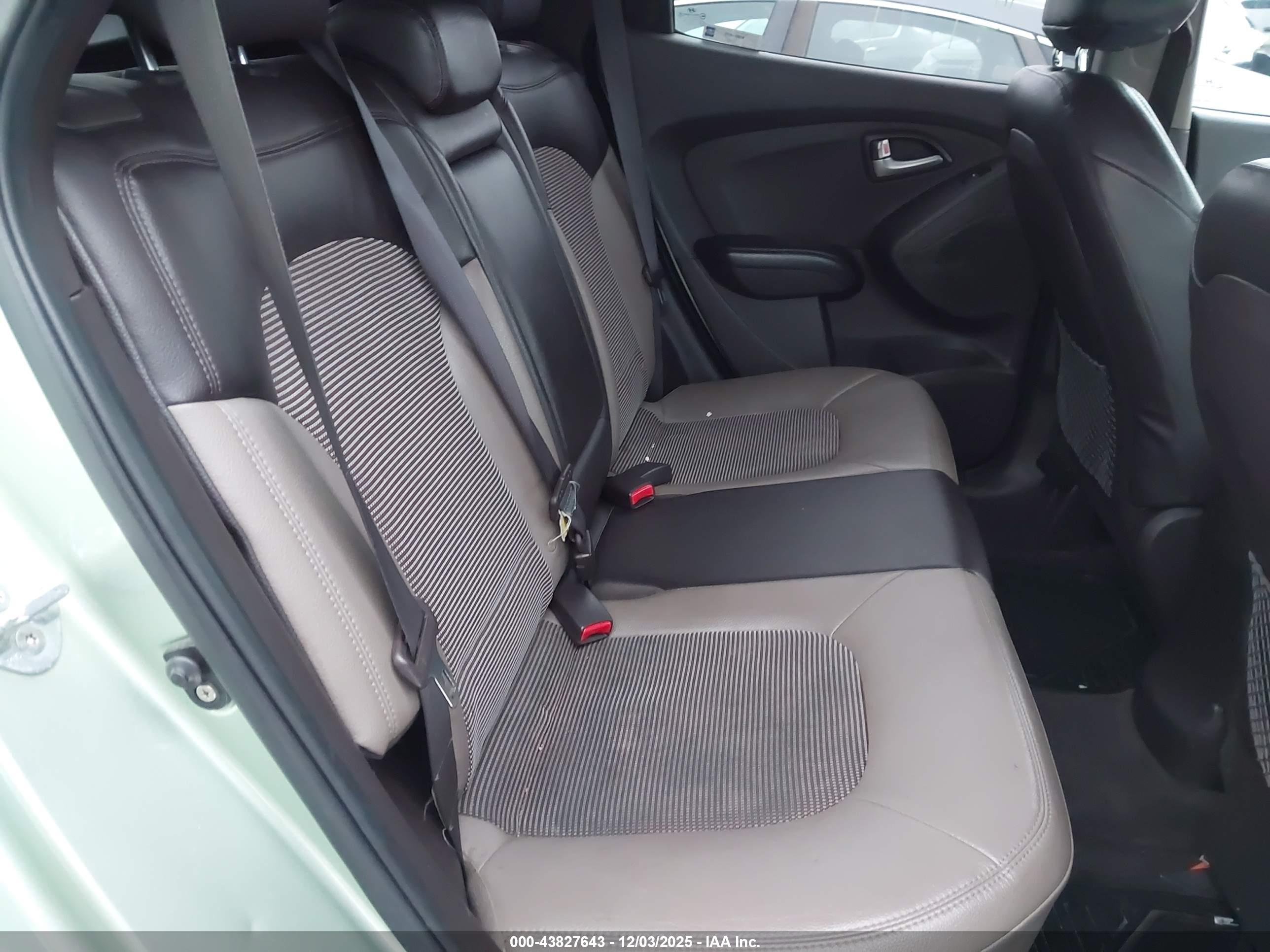 HYUNDAI TUCSON image 8