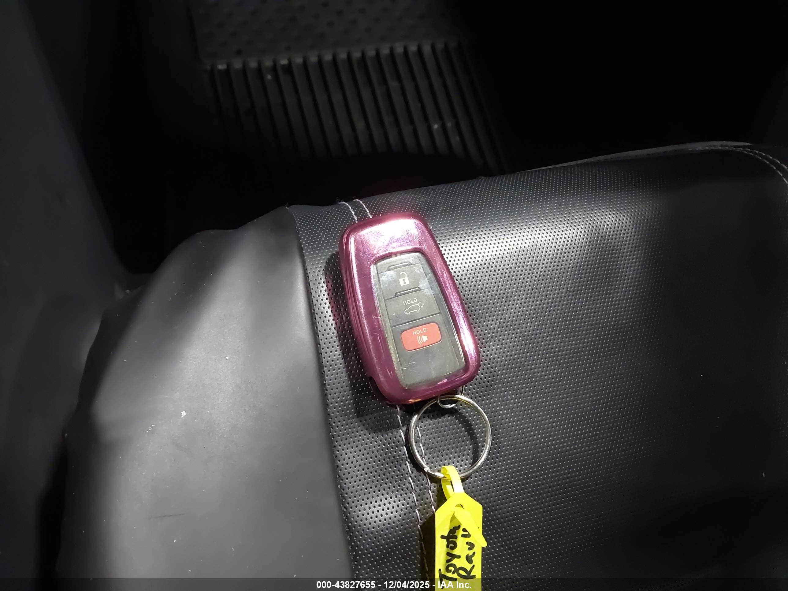 TOYOTA RAV4 image 11