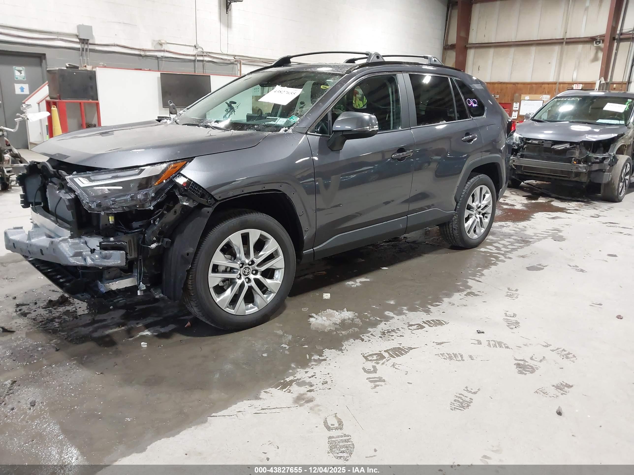 TOYOTA RAV4 image 2