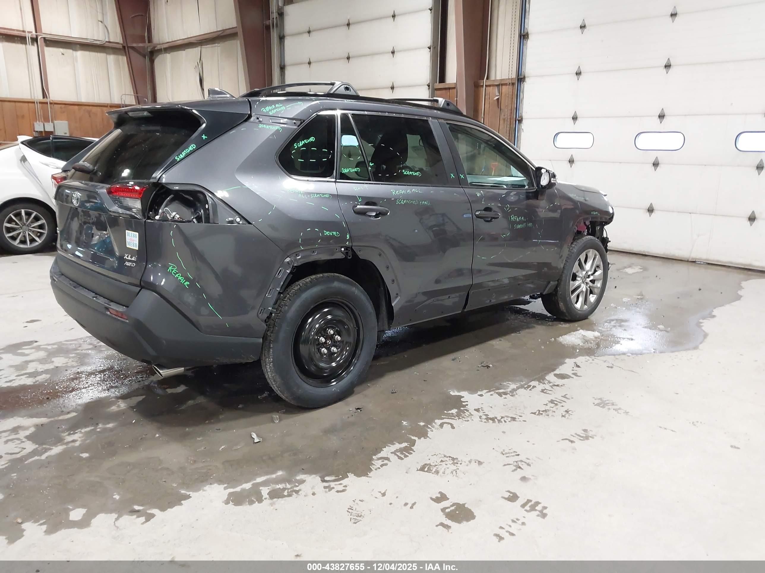 TOYOTA RAV4 image 4