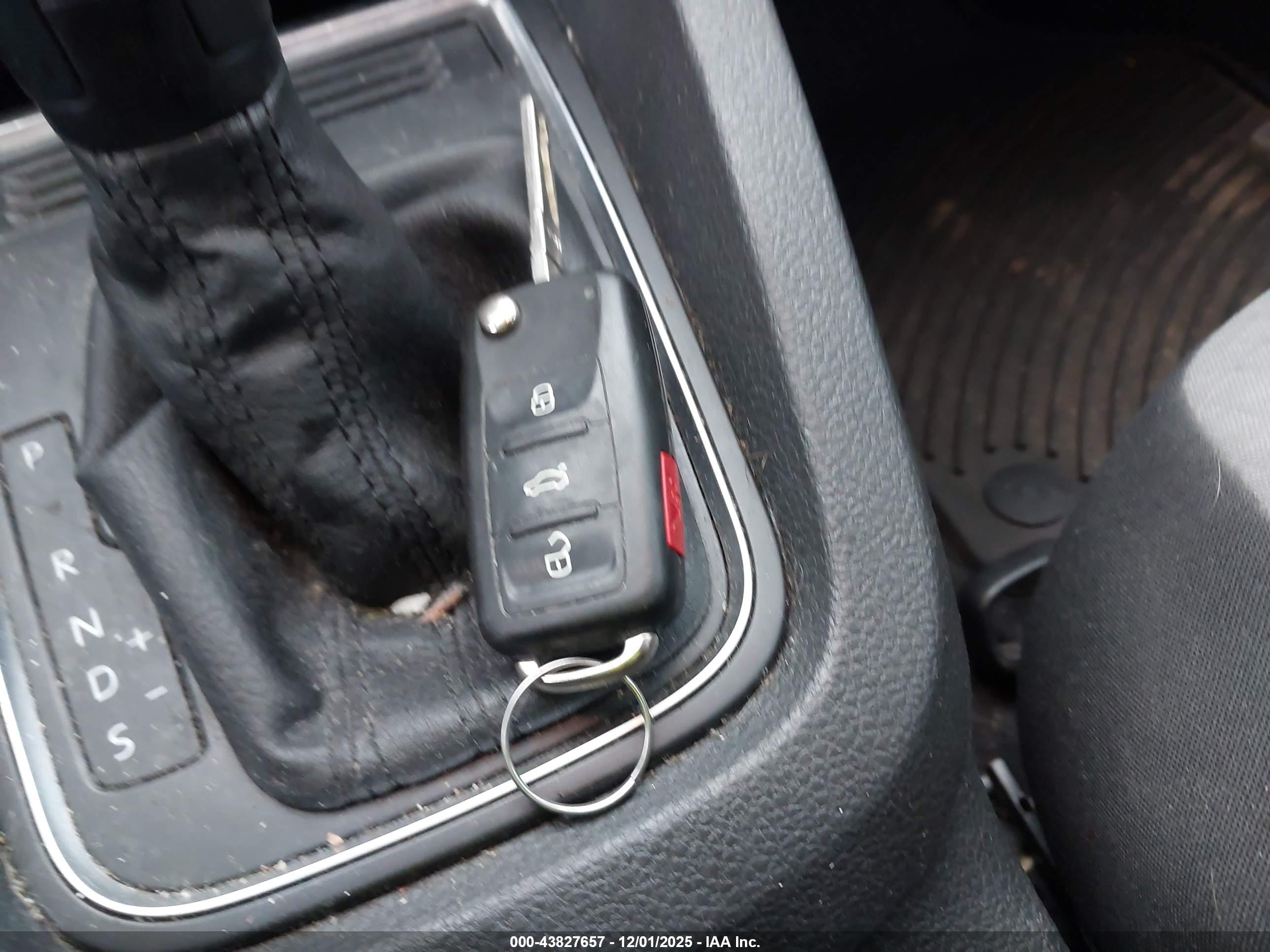 VOLKSWAGEN JETTA image 11