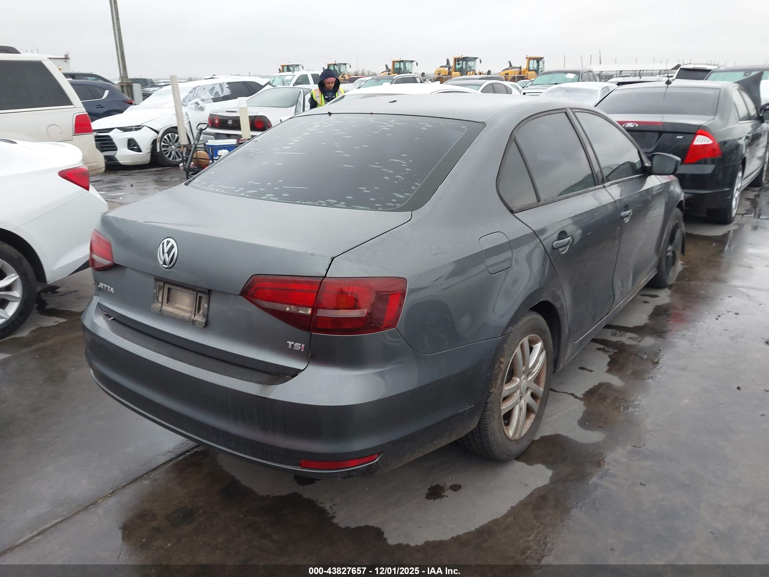 VOLKSWAGEN JETTA image 4