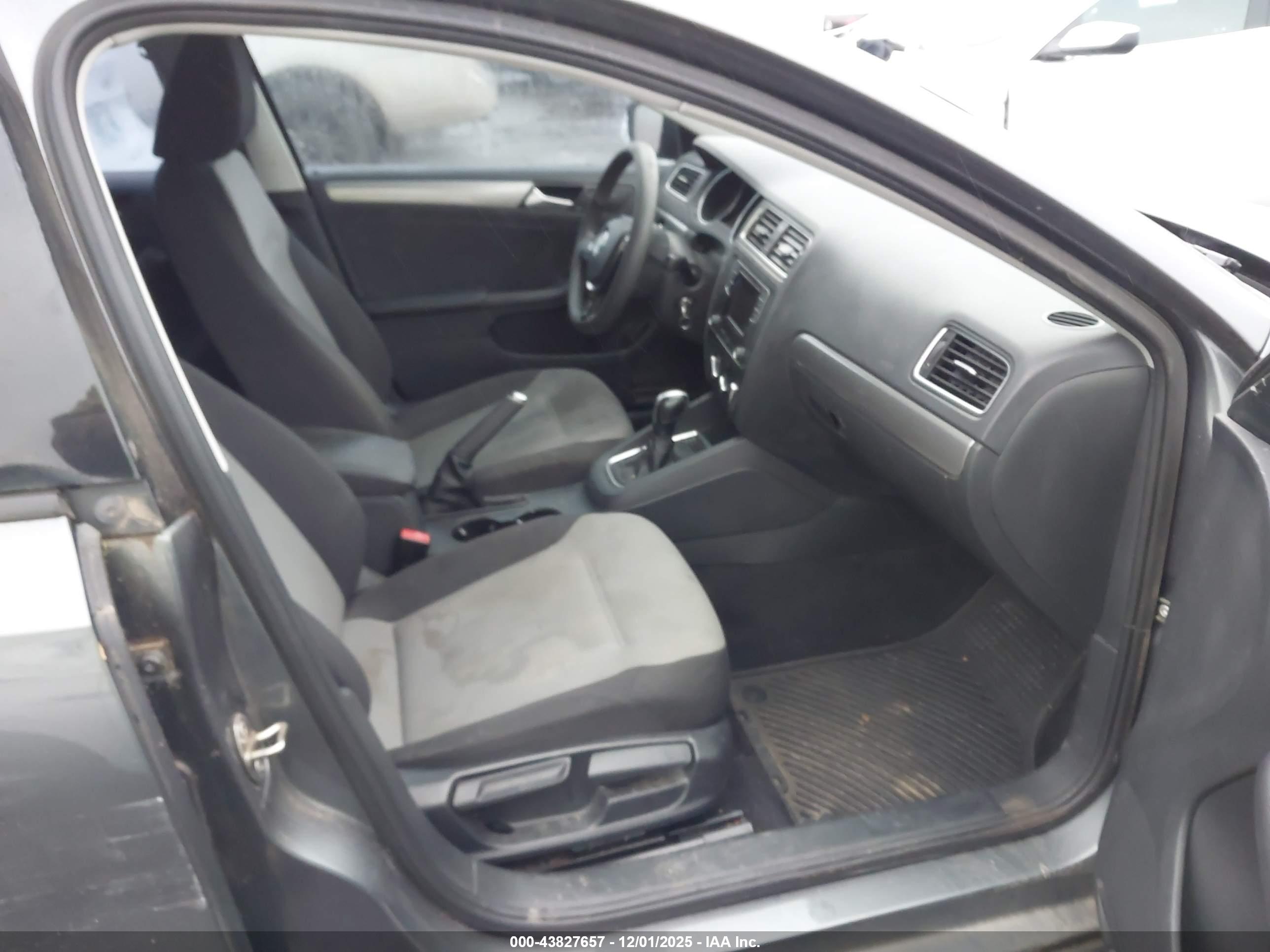 VOLKSWAGEN JETTA image 5