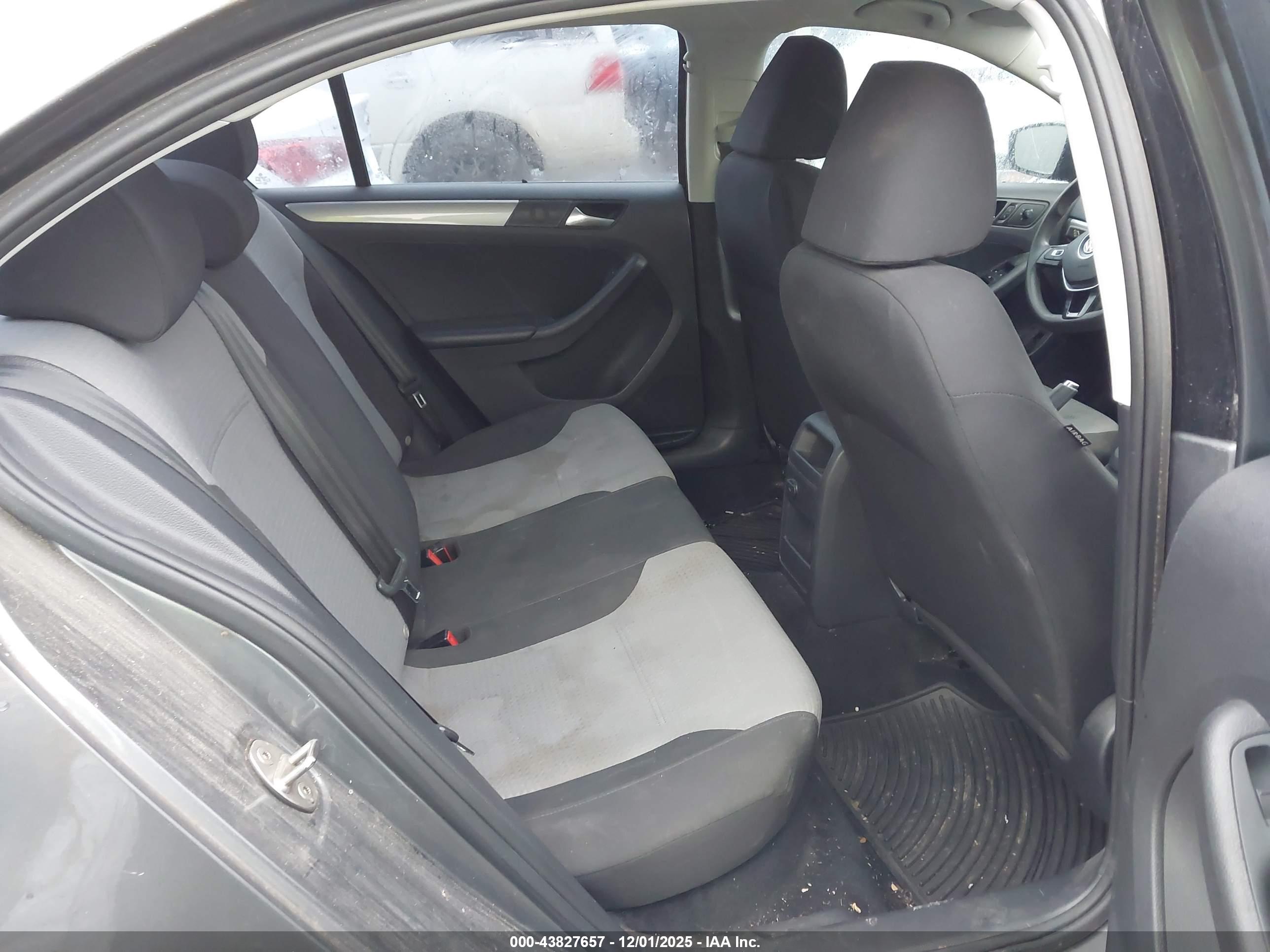 VOLKSWAGEN JETTA image 8