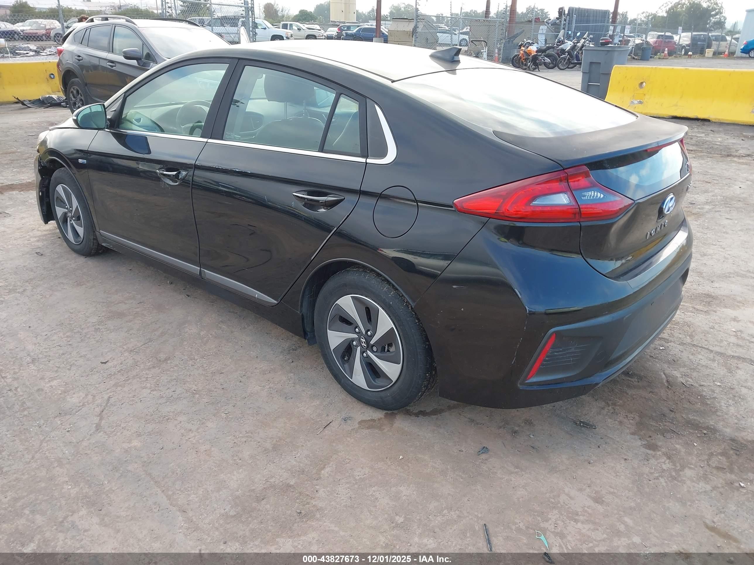 HYUNDAI IONIQ image 3