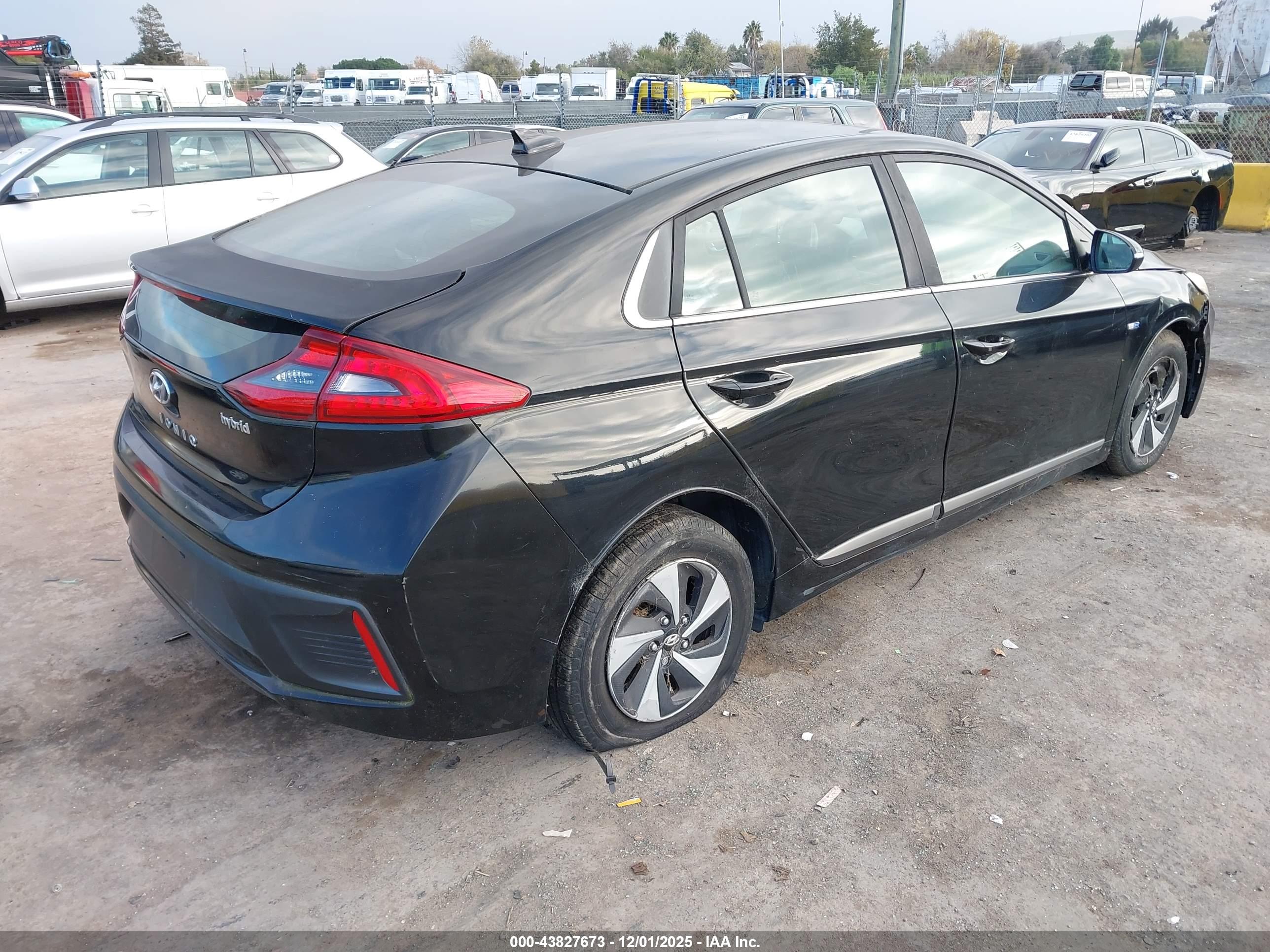 HYUNDAI IONIQ image 4