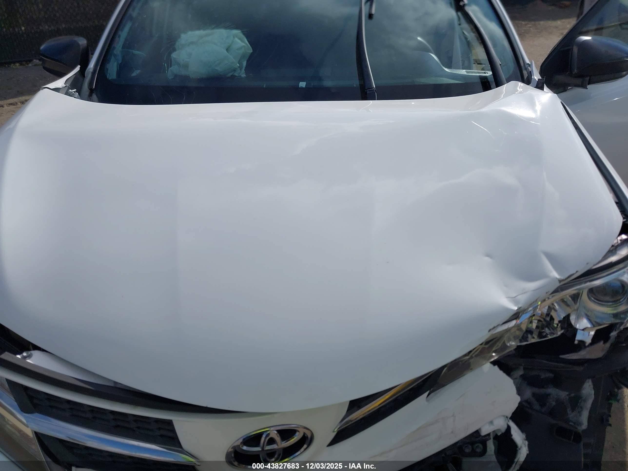 TOYOTA RAV4 image 10