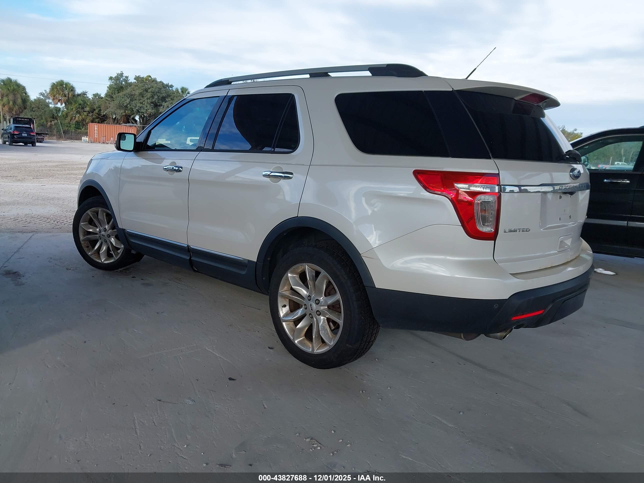 FORD EXPLORER image 3