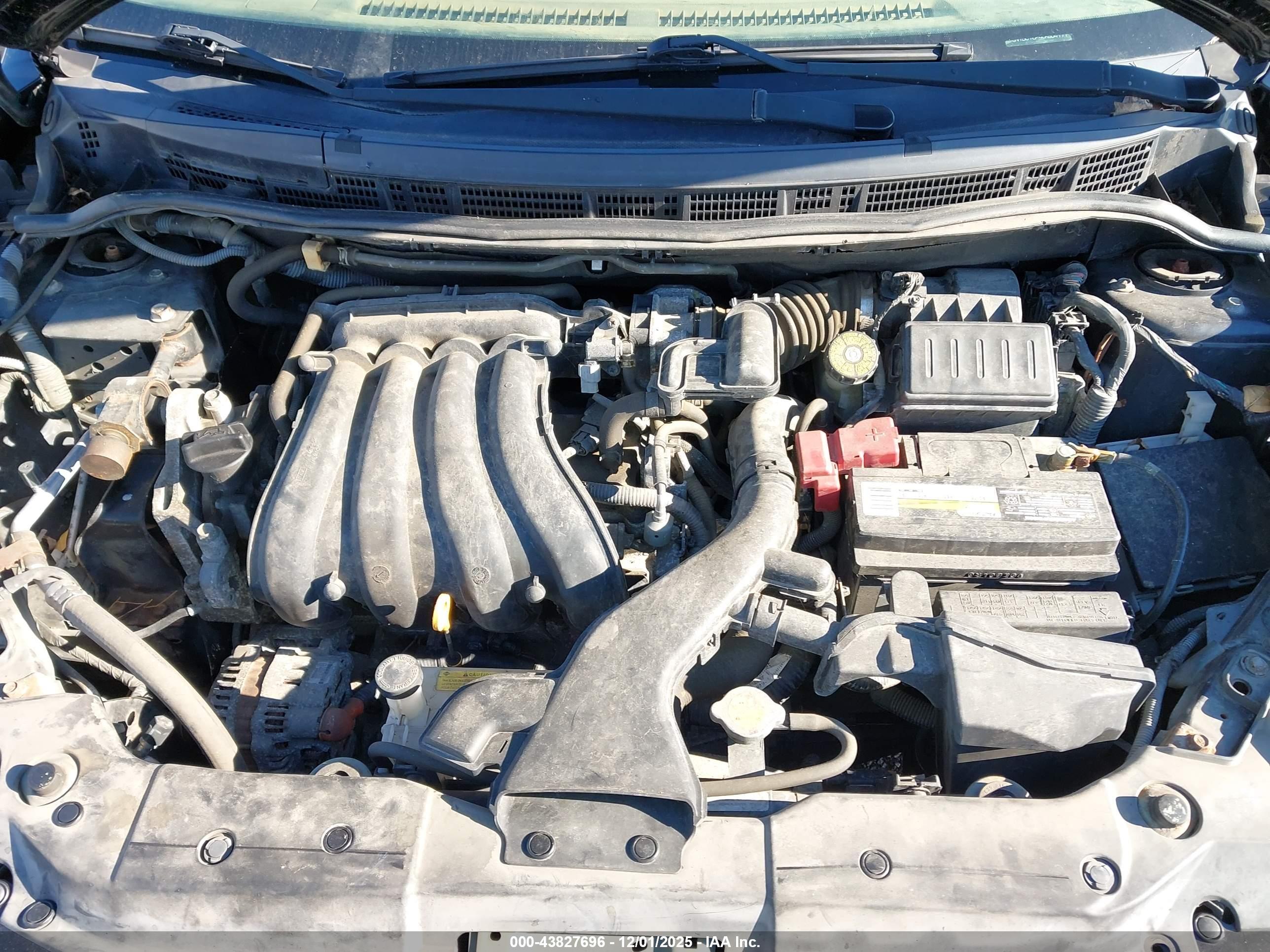 NISSAN VERSA image 10