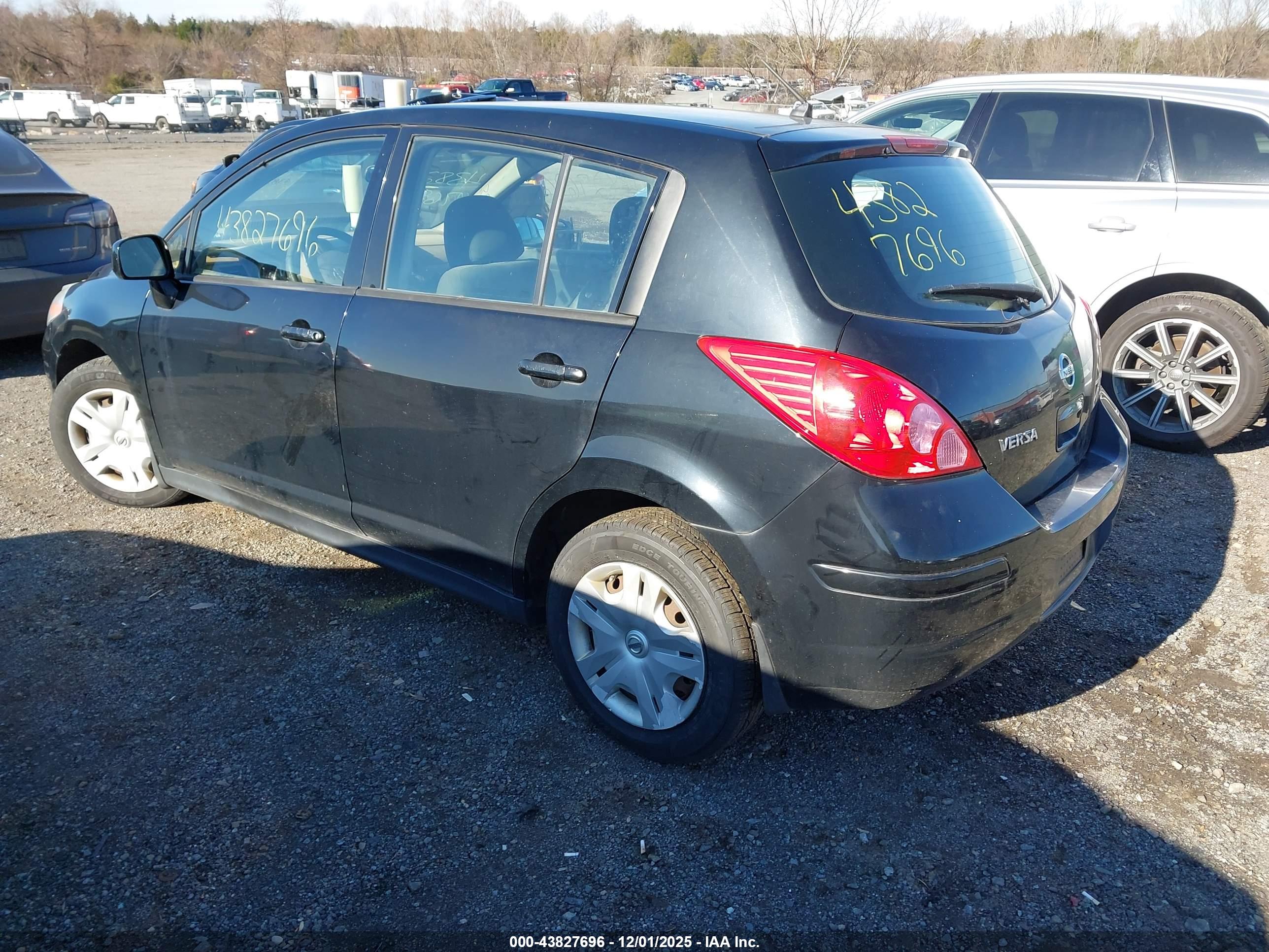 NISSAN VERSA image 3