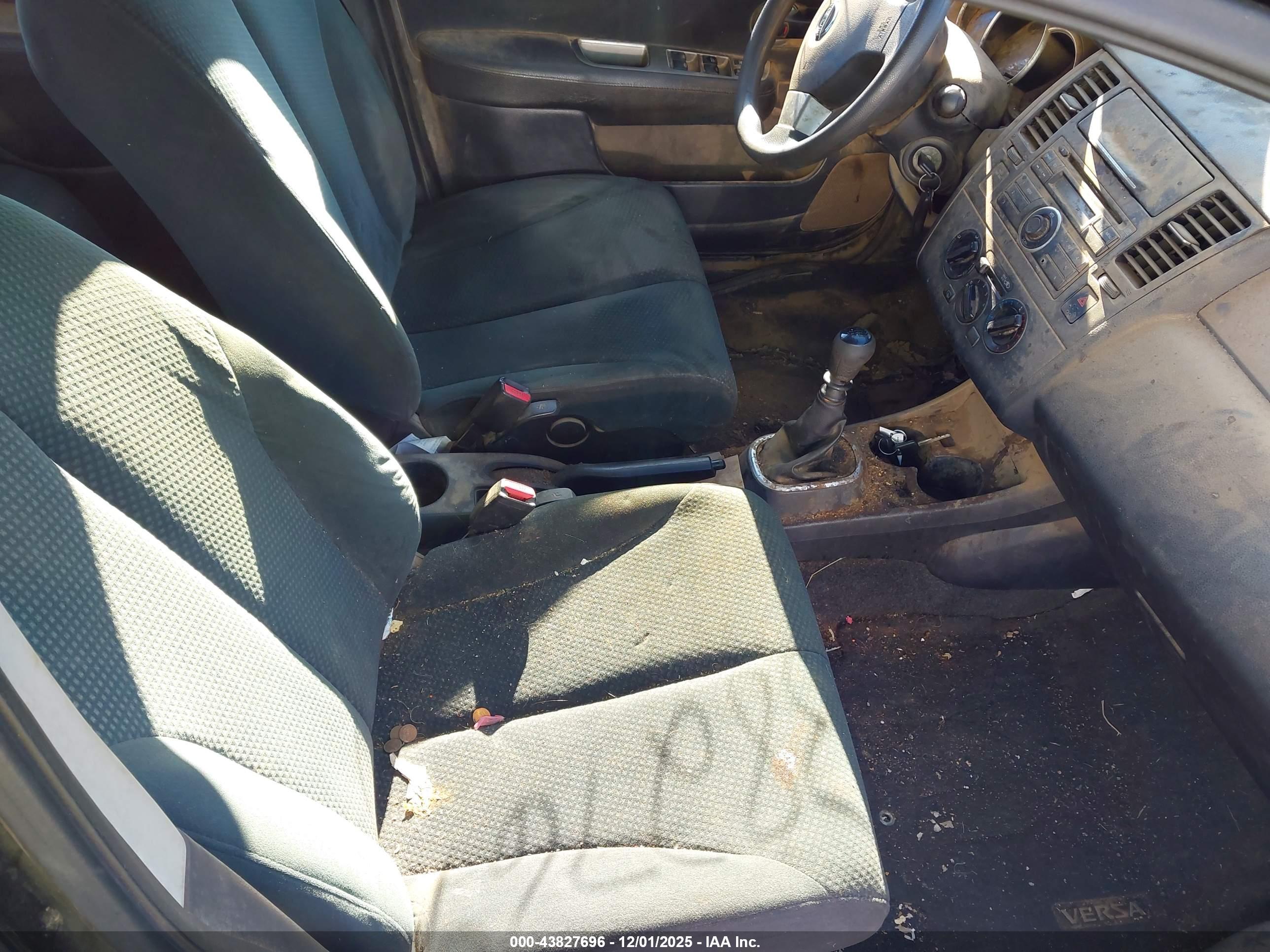 NISSAN VERSA image 5