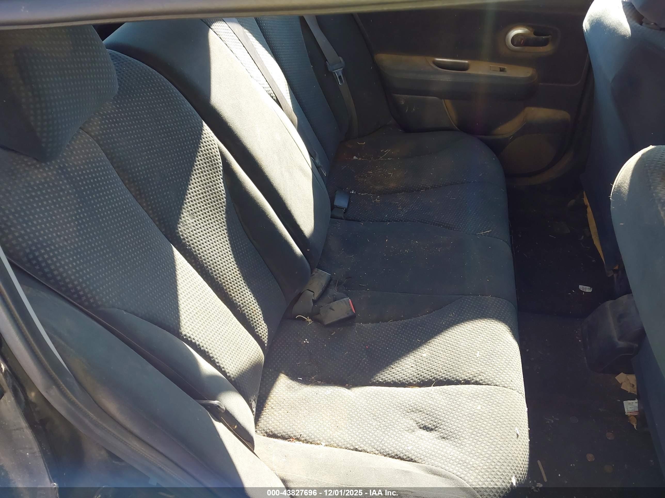 NISSAN VERSA image 8