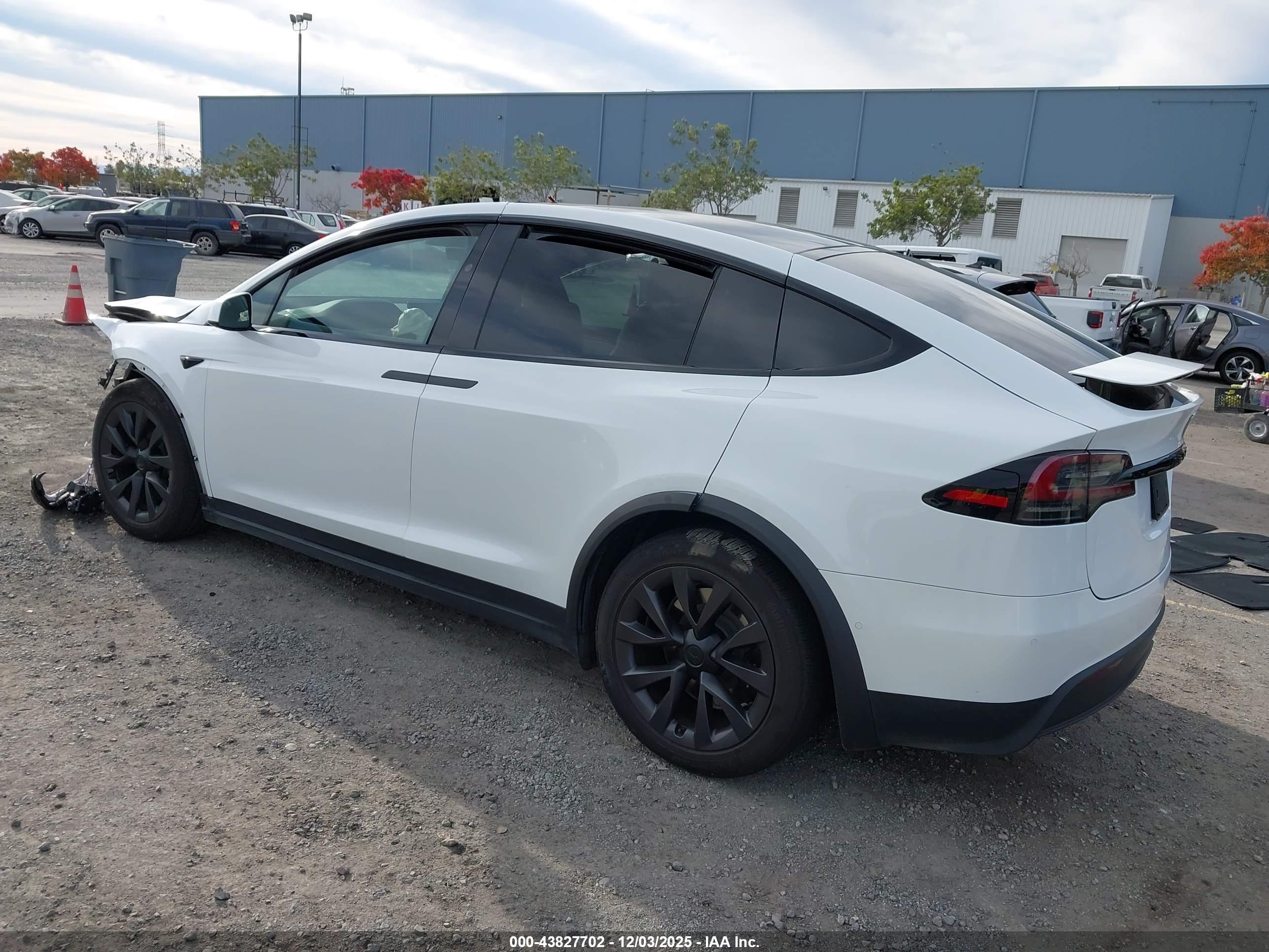 TESLA MODEL image 3