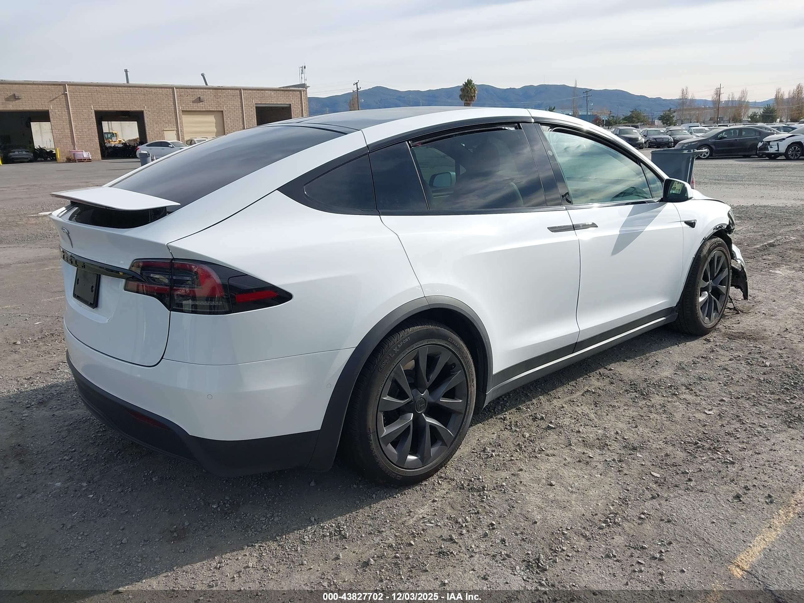 TESLA MODEL image 4