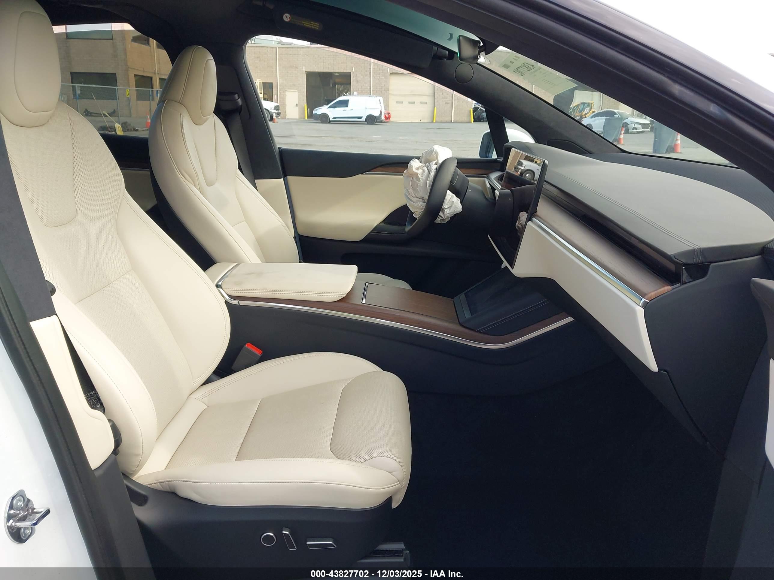 TESLA MODEL image 5