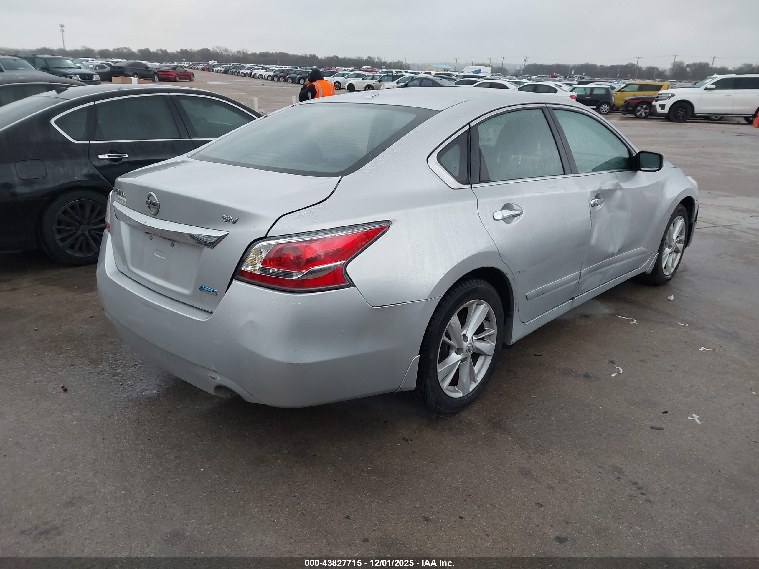 NISSAN ALTIMA image 4
