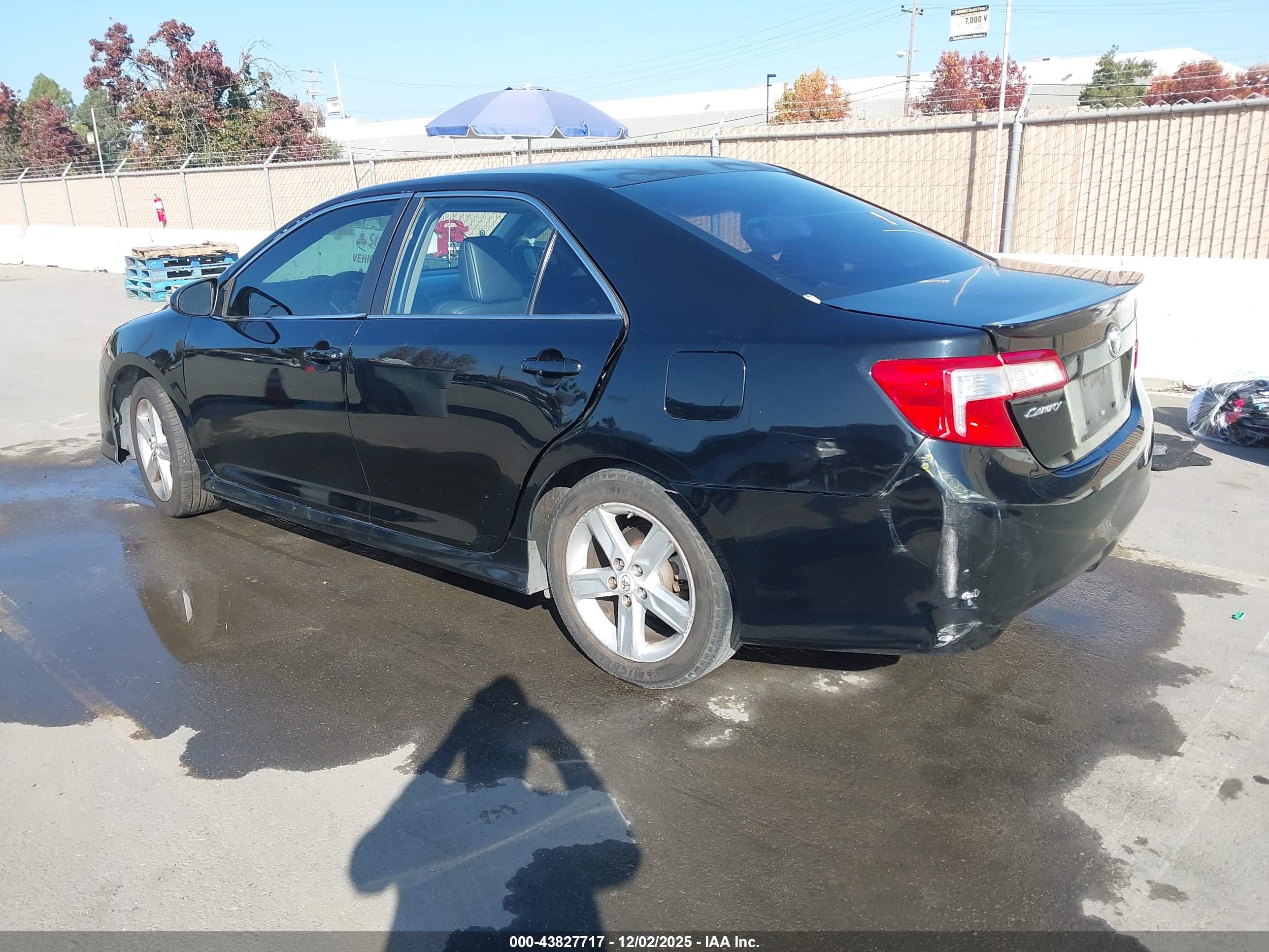 TOYOTA CAMRY image 3