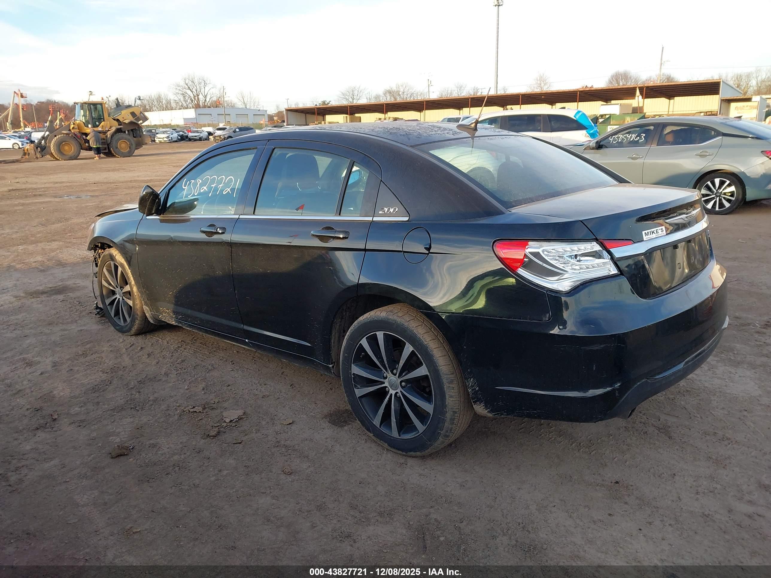CHRYSLER 200 image 3