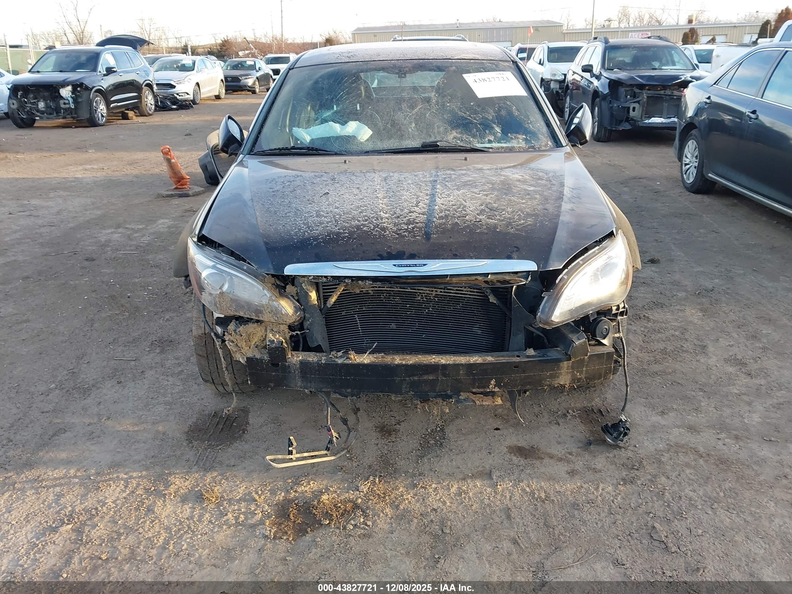 CHRYSLER 200 image 6