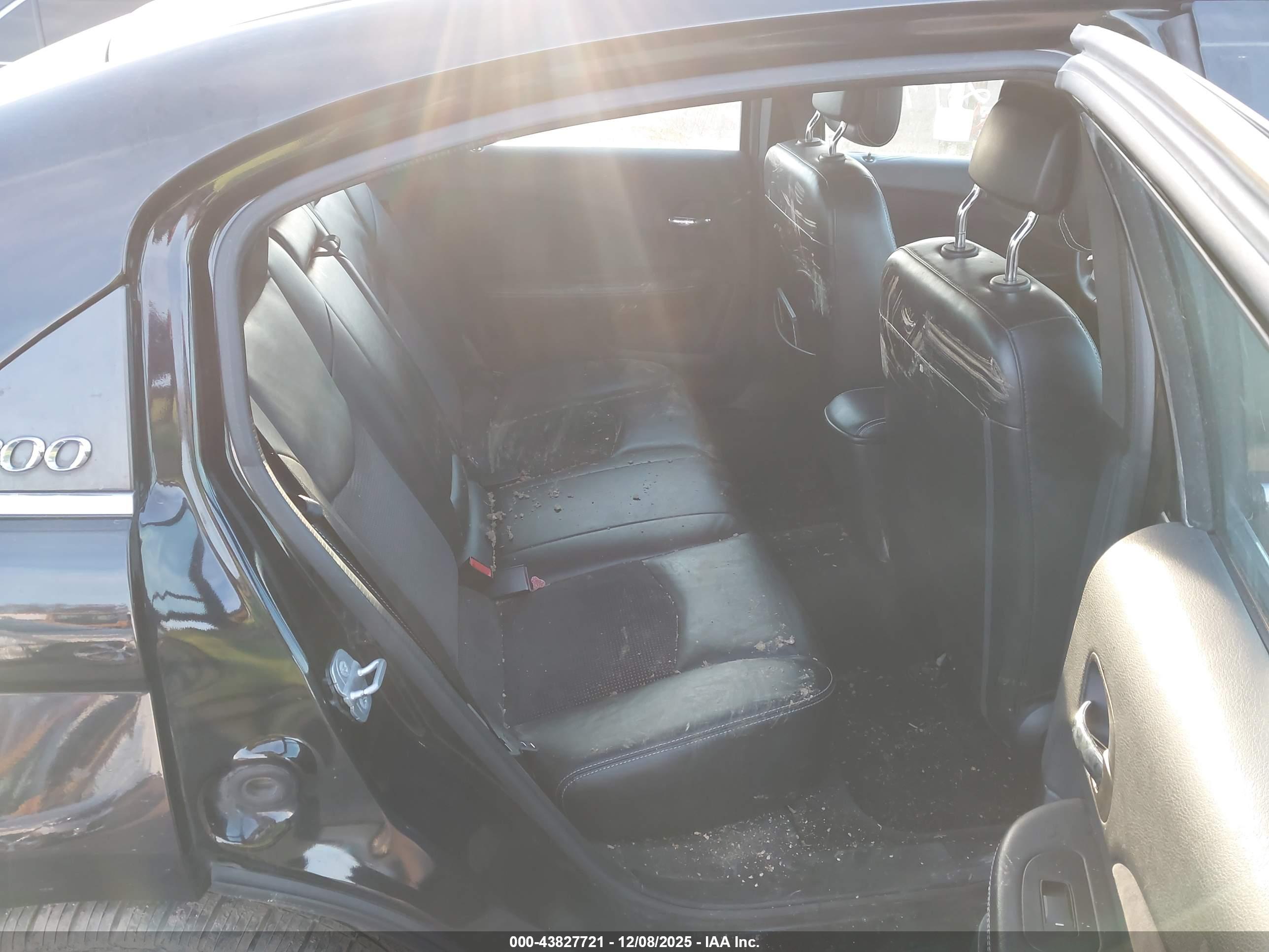 CHRYSLER 200 image 8