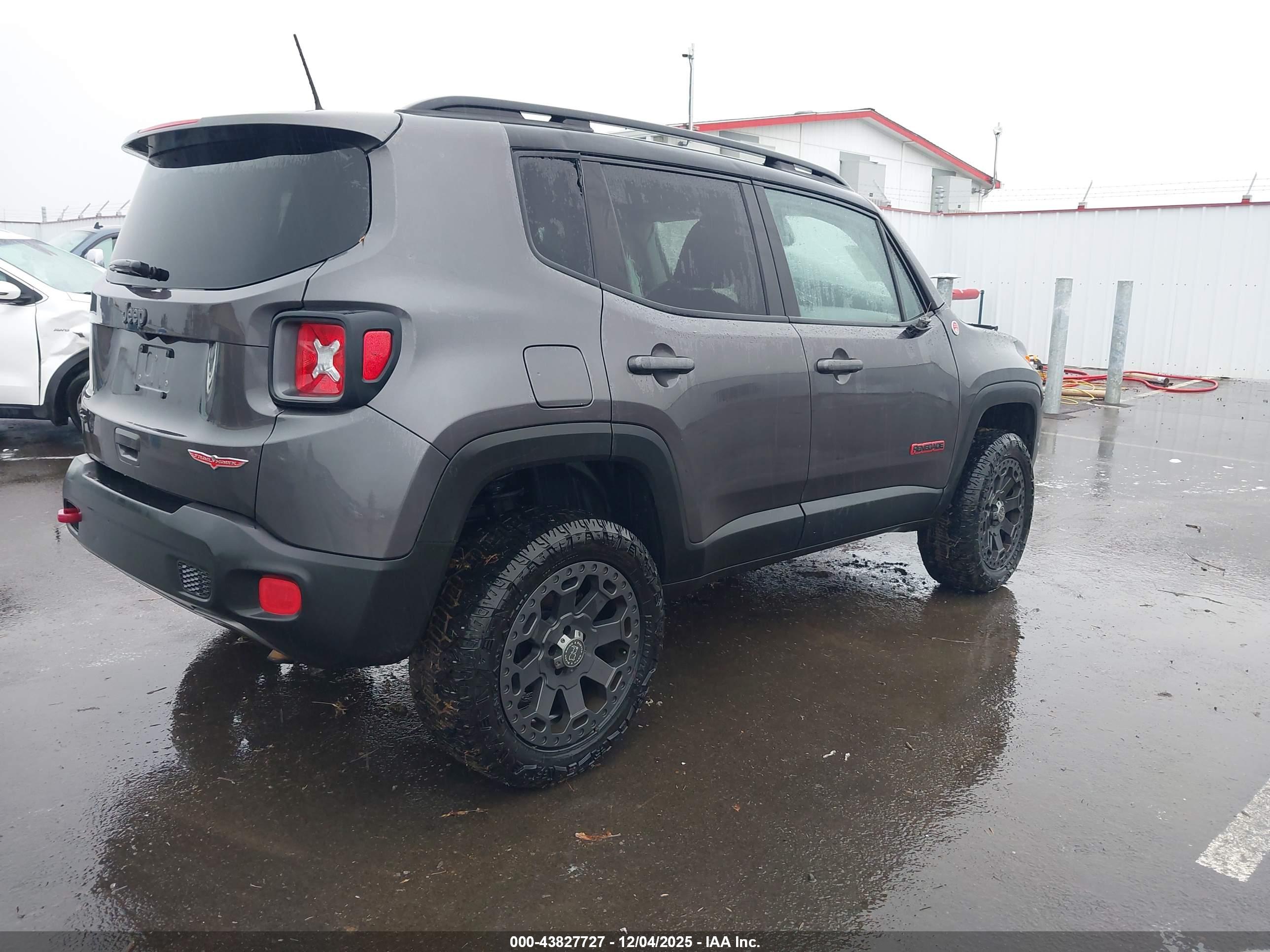 JEEP RENEGADE image 4