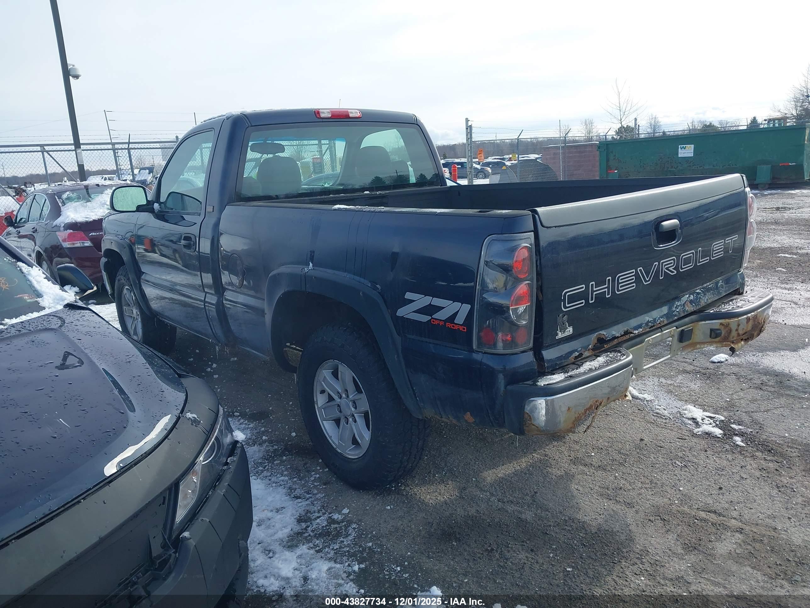 CHEVROLET SILVERADO image 3