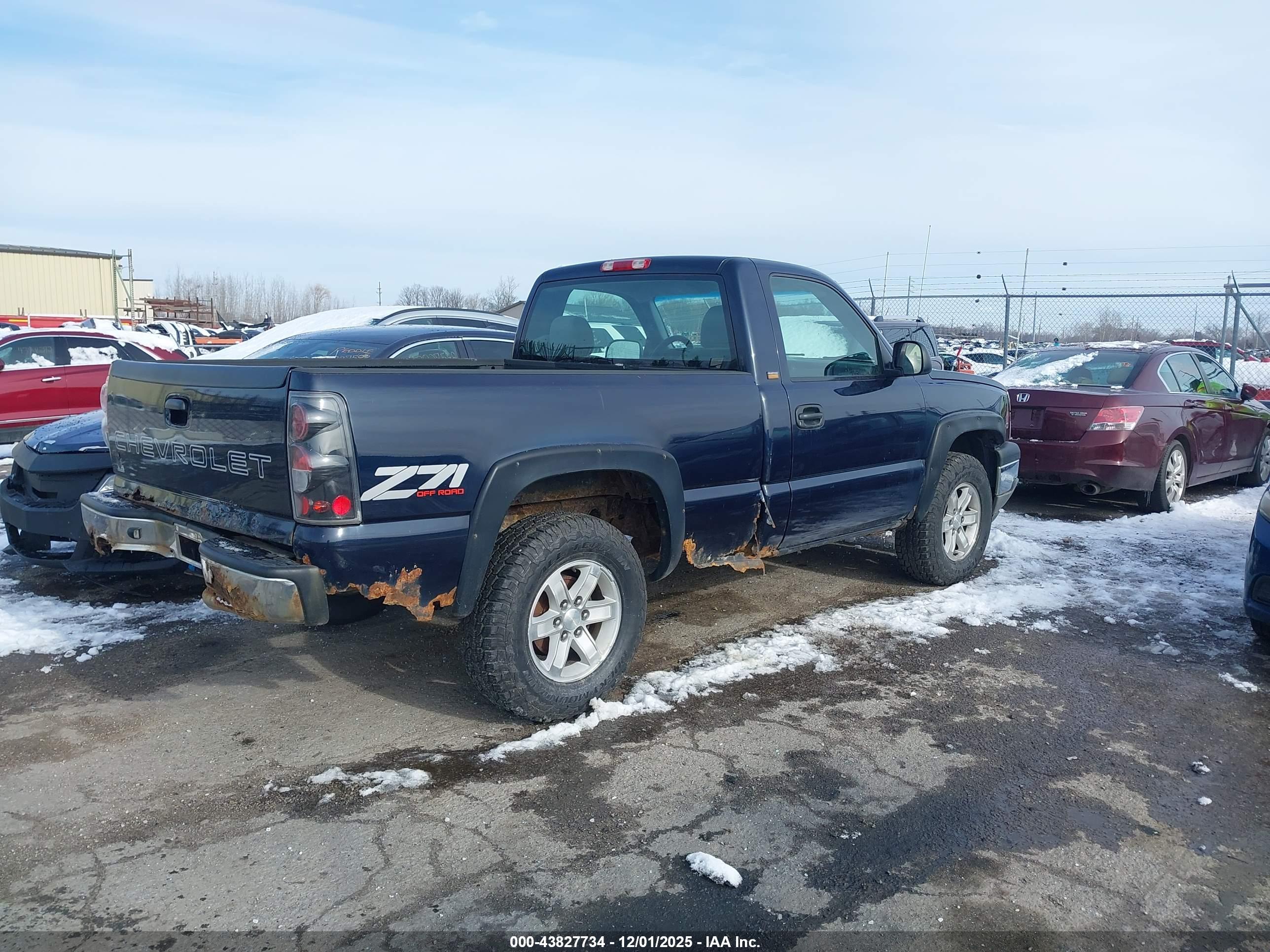 CHEVROLET SILVERADO image 4