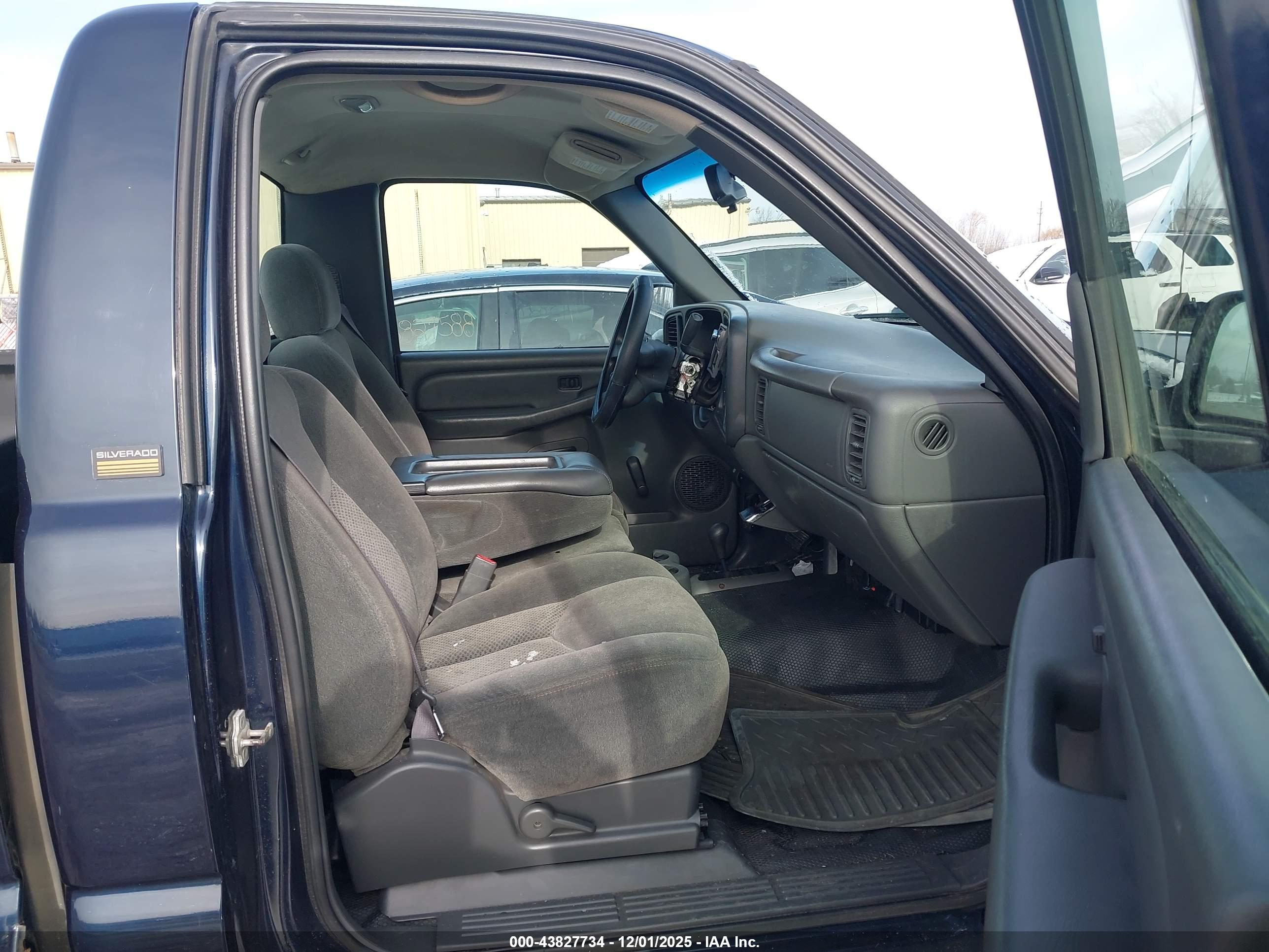 CHEVROLET SILVERADO image 5