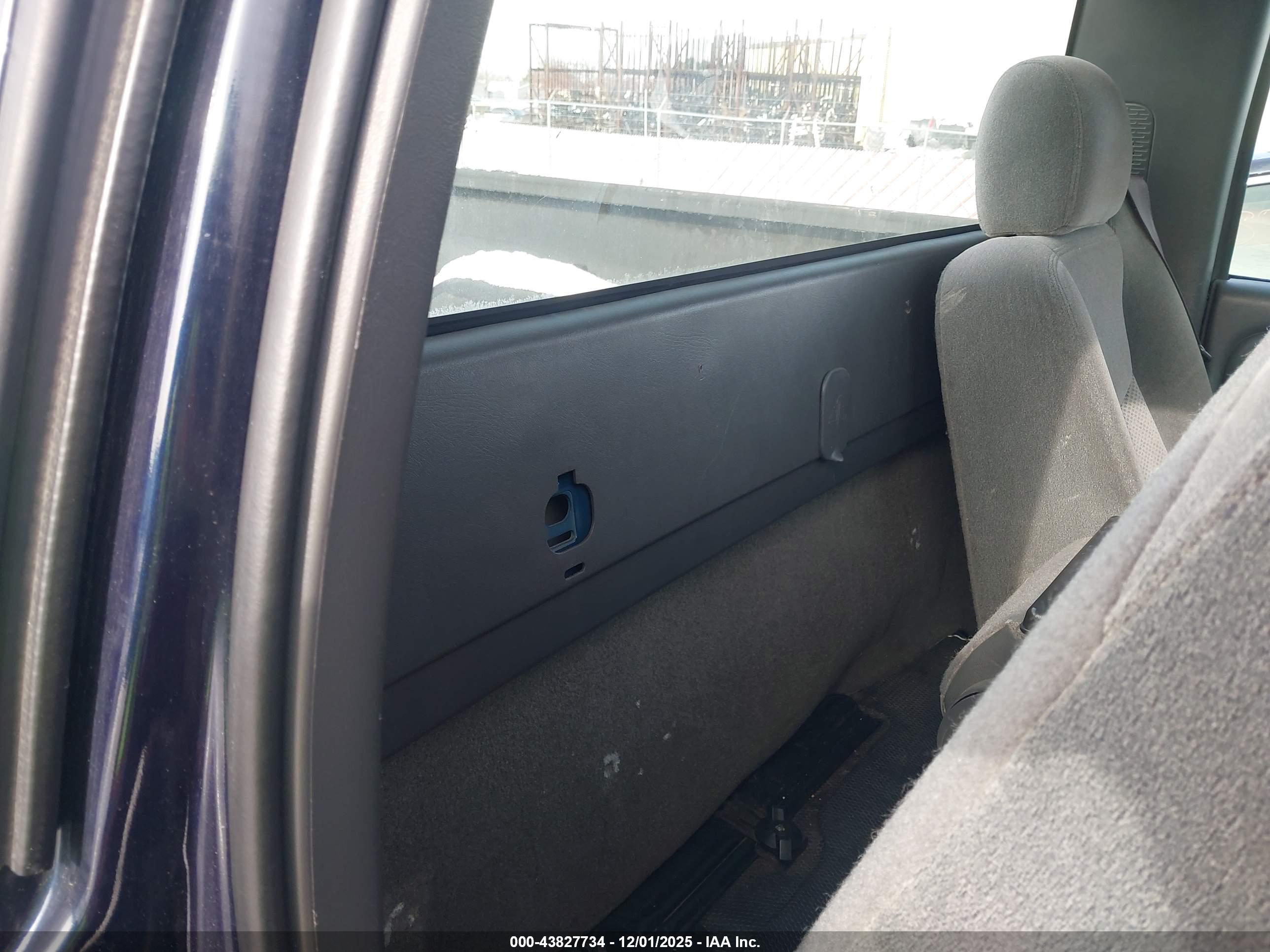 CHEVROLET SILVERADO image 8