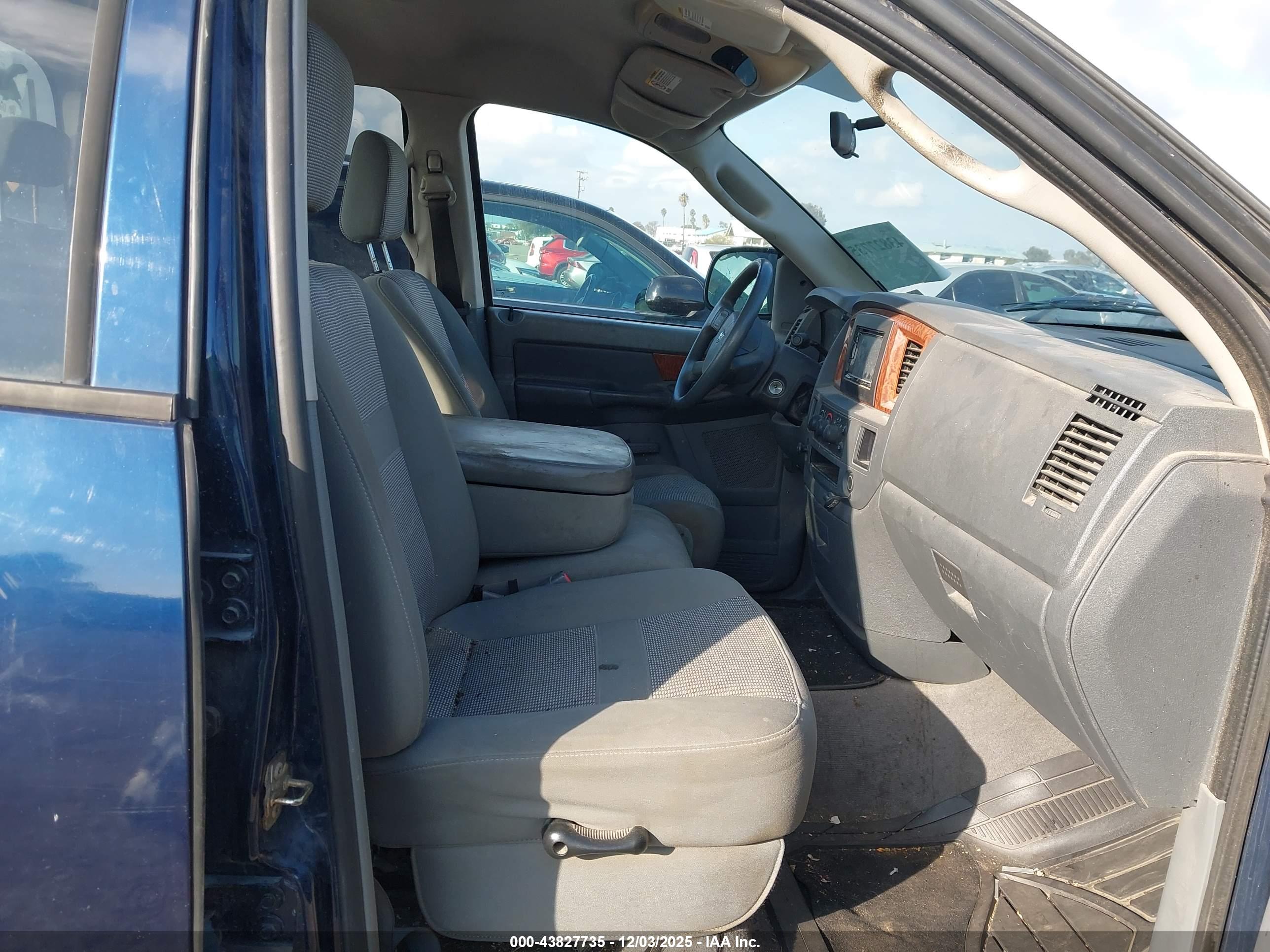 DODGE RAM image 5