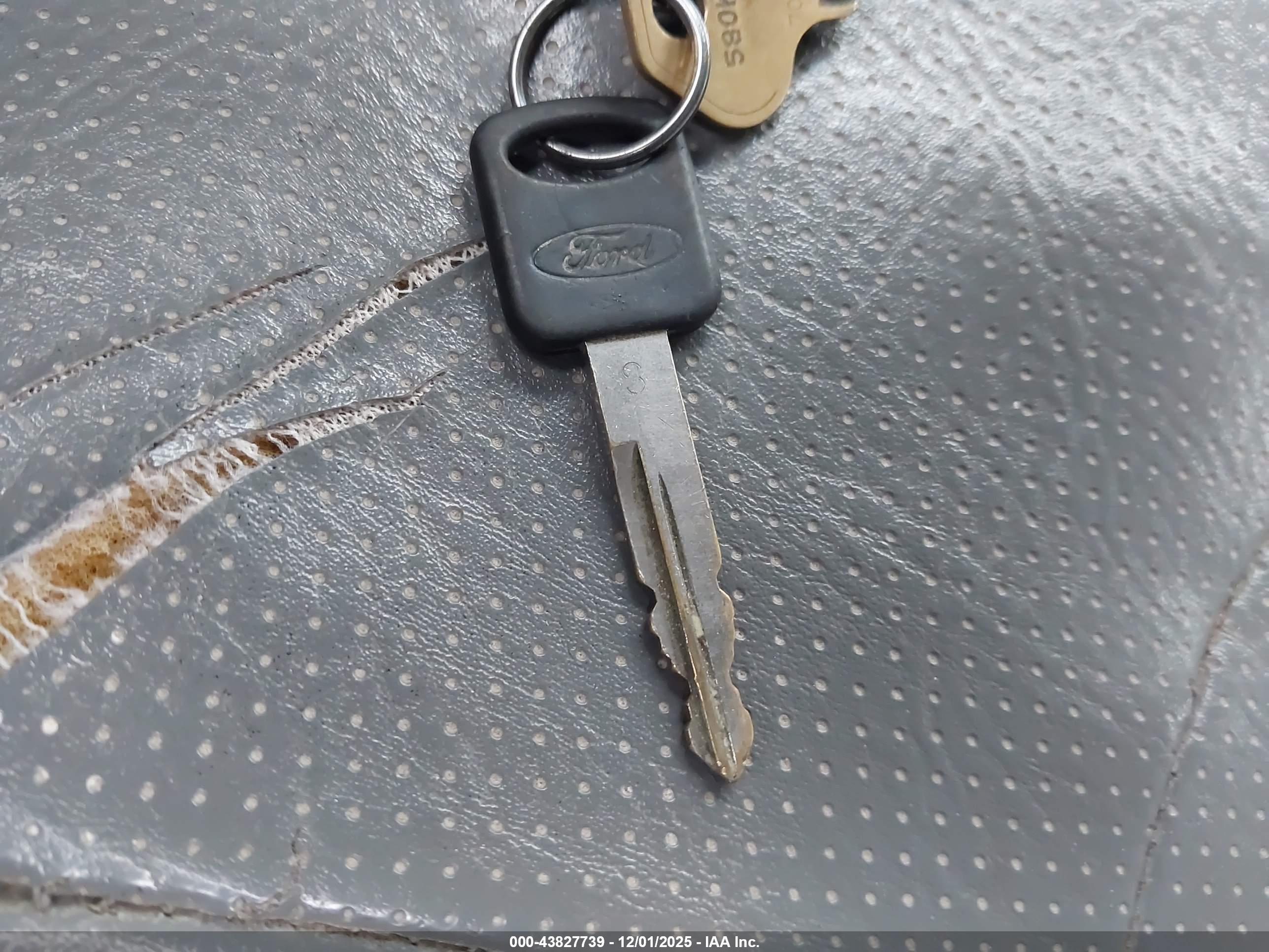 FORD E-150 image 11
